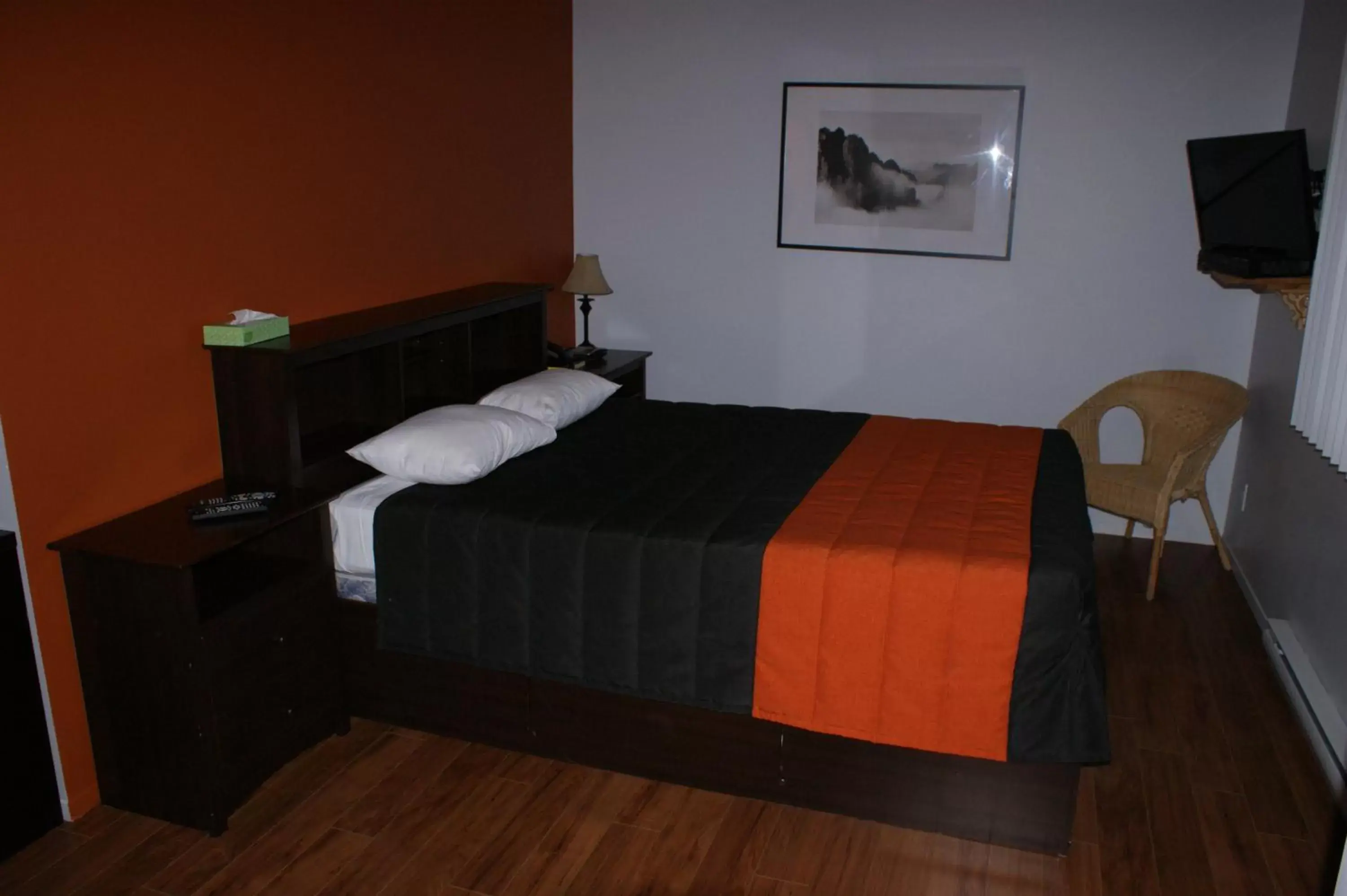 Bed in Motel Le Victo