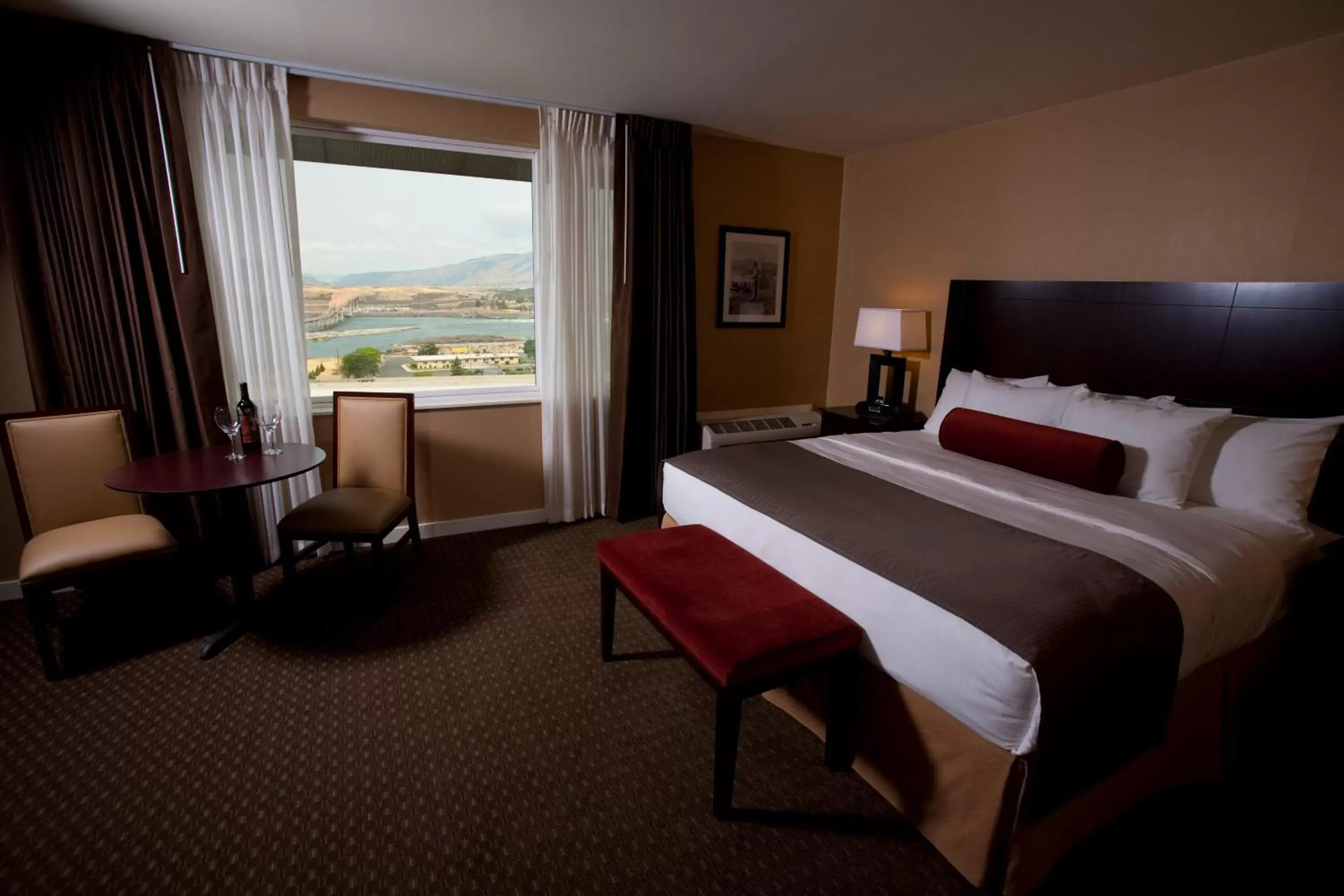 Photo of the whole room, Bed in Celilo Inn Photo of the whole room, Bed in Celilo Inn