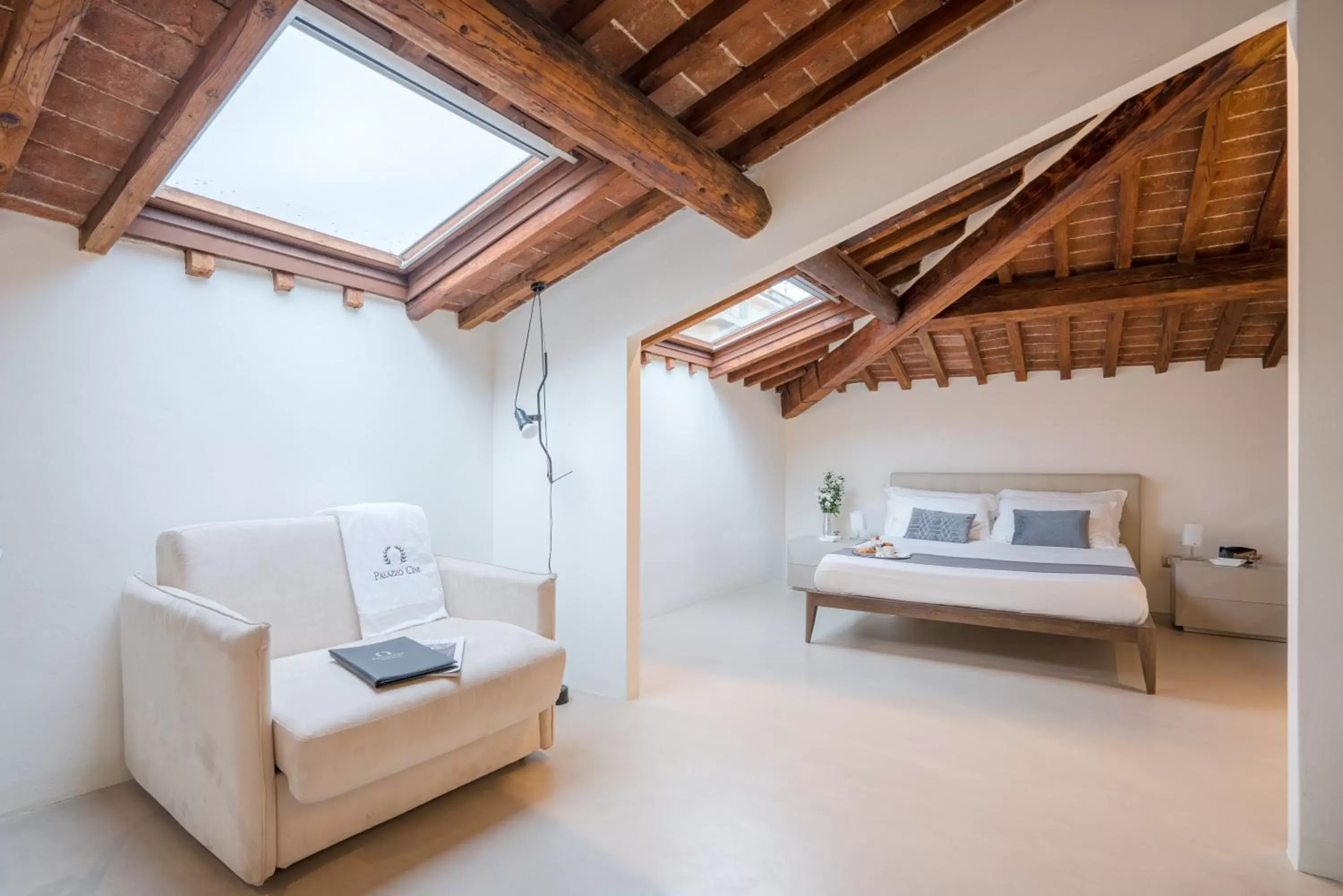 Bed, Seating Area in Palazzo Cini Luxury Rooms in Pisa