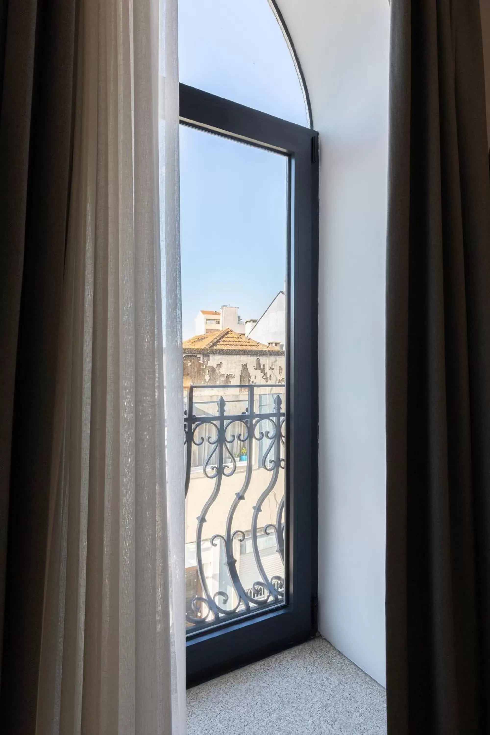 City view in Serra do Pilar Porto Suites