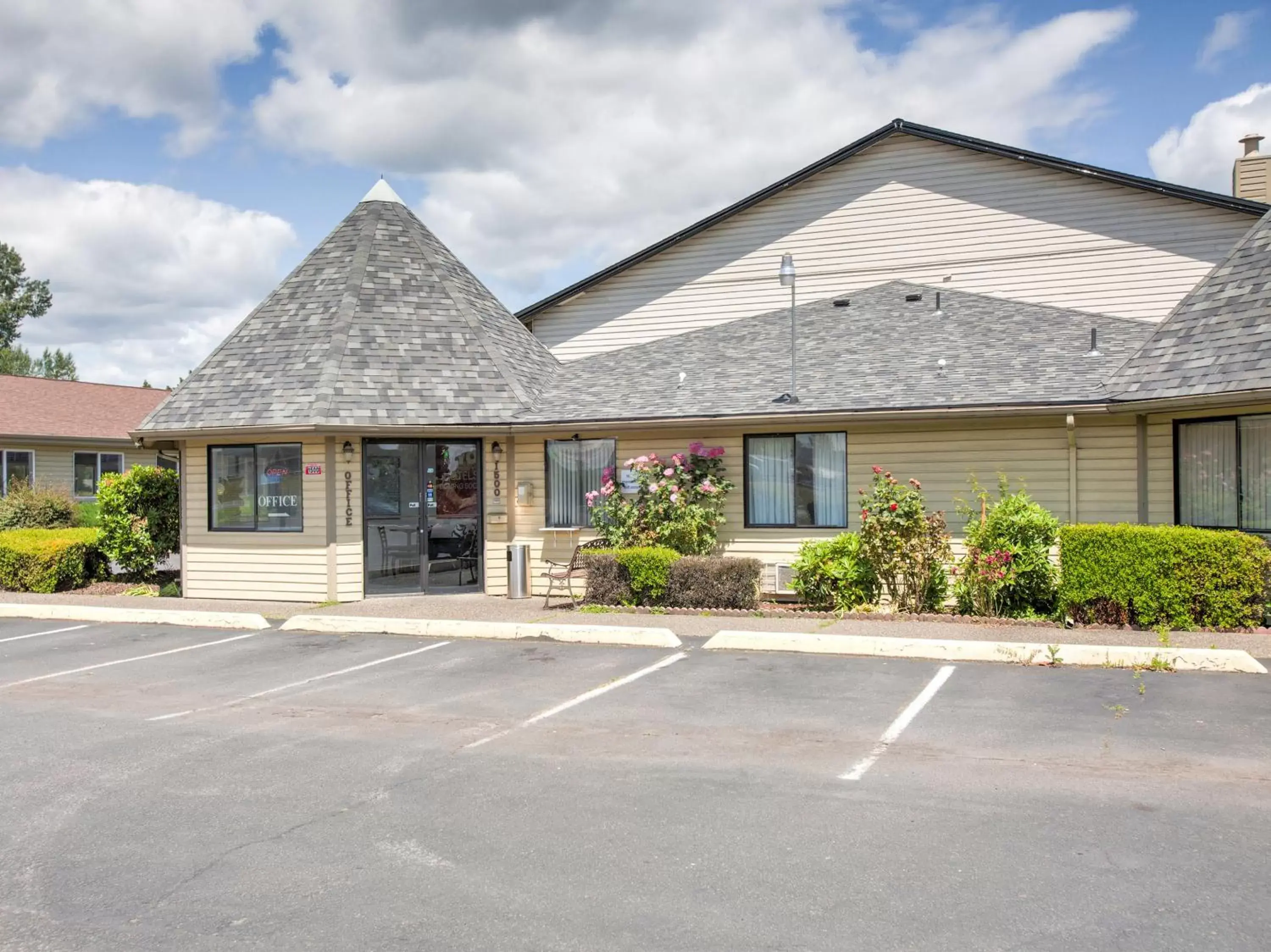 Facade/entrance, Property Building in OYO Woodland Hotel and Suites