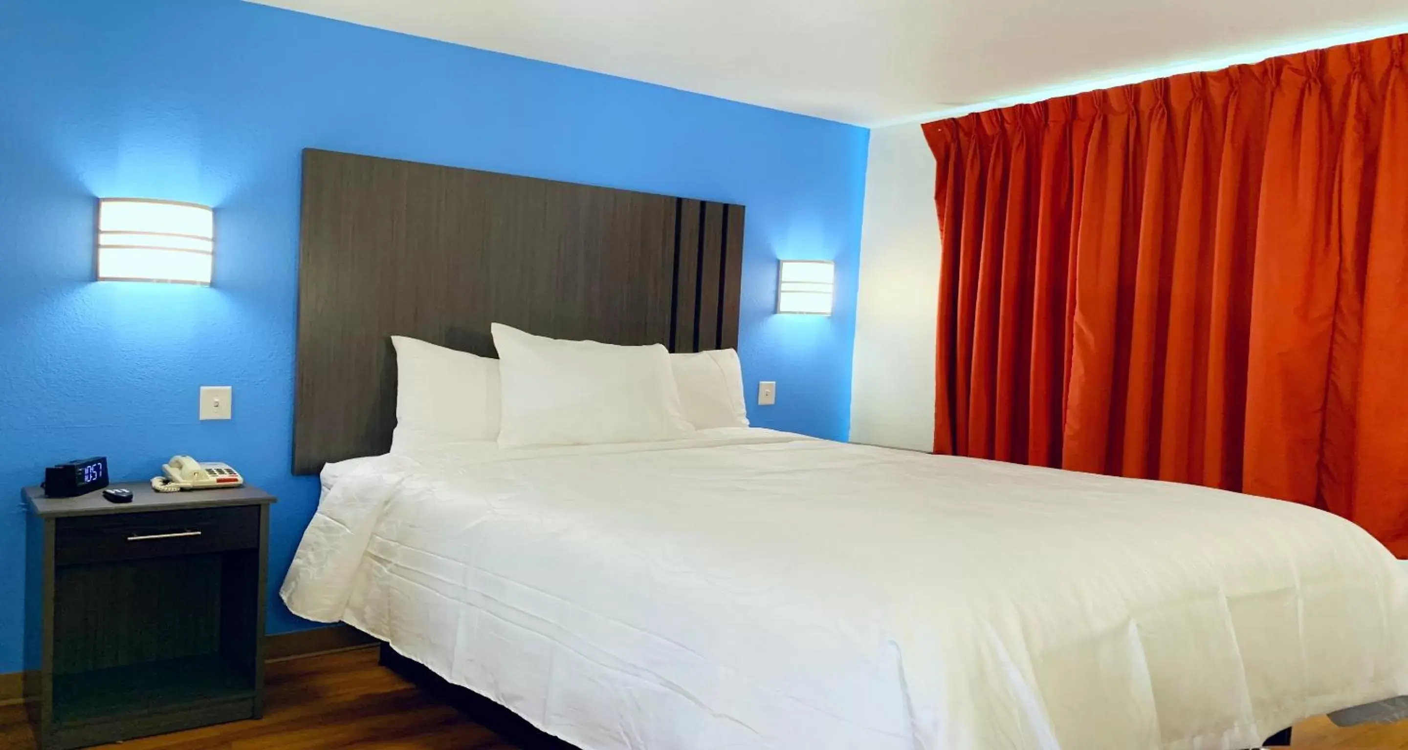 Bedroom, Bed in SureStay Plus Hotel by Best Western Niagara Falls East