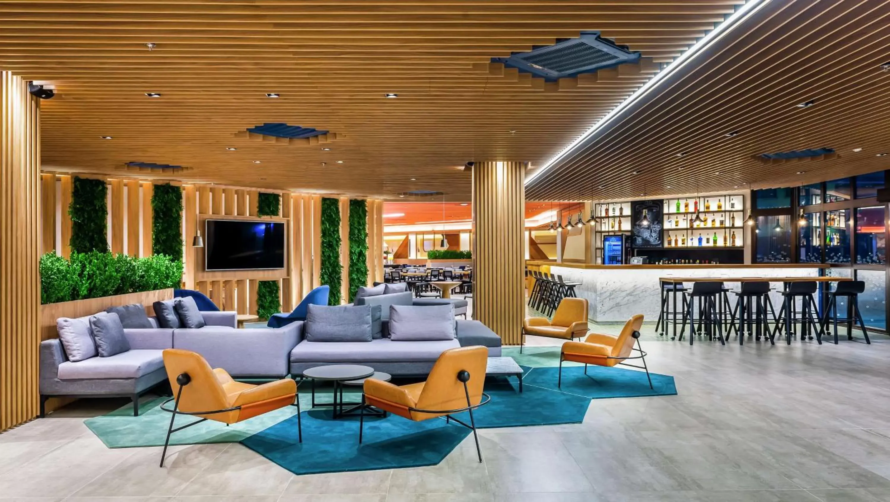 Dining area, Lounge/Bar in Hampton by Hilton Guarulhos Airport