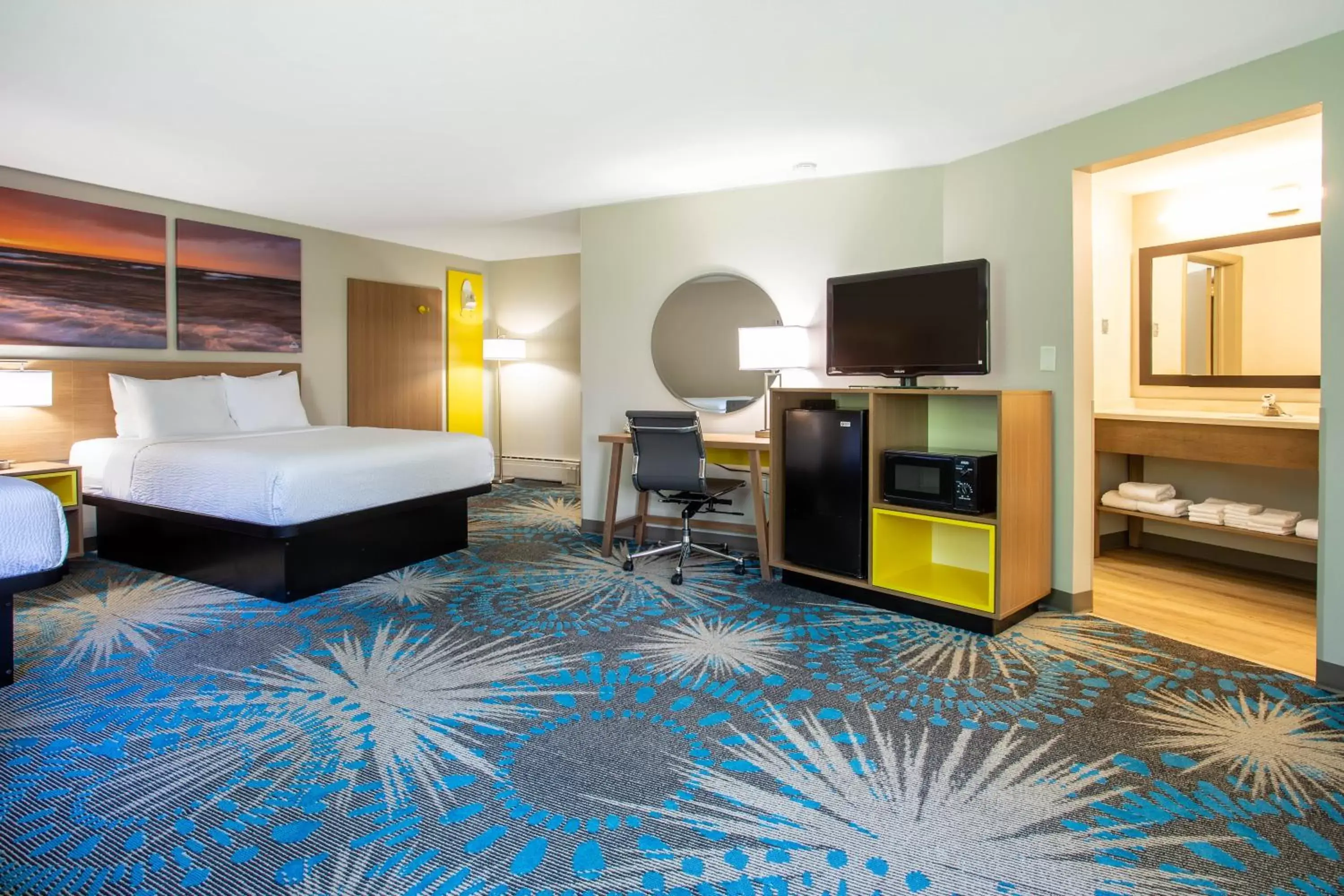 TV and multimedia, TV/Entertainment Center in Days Inn by Wyndham Marquette