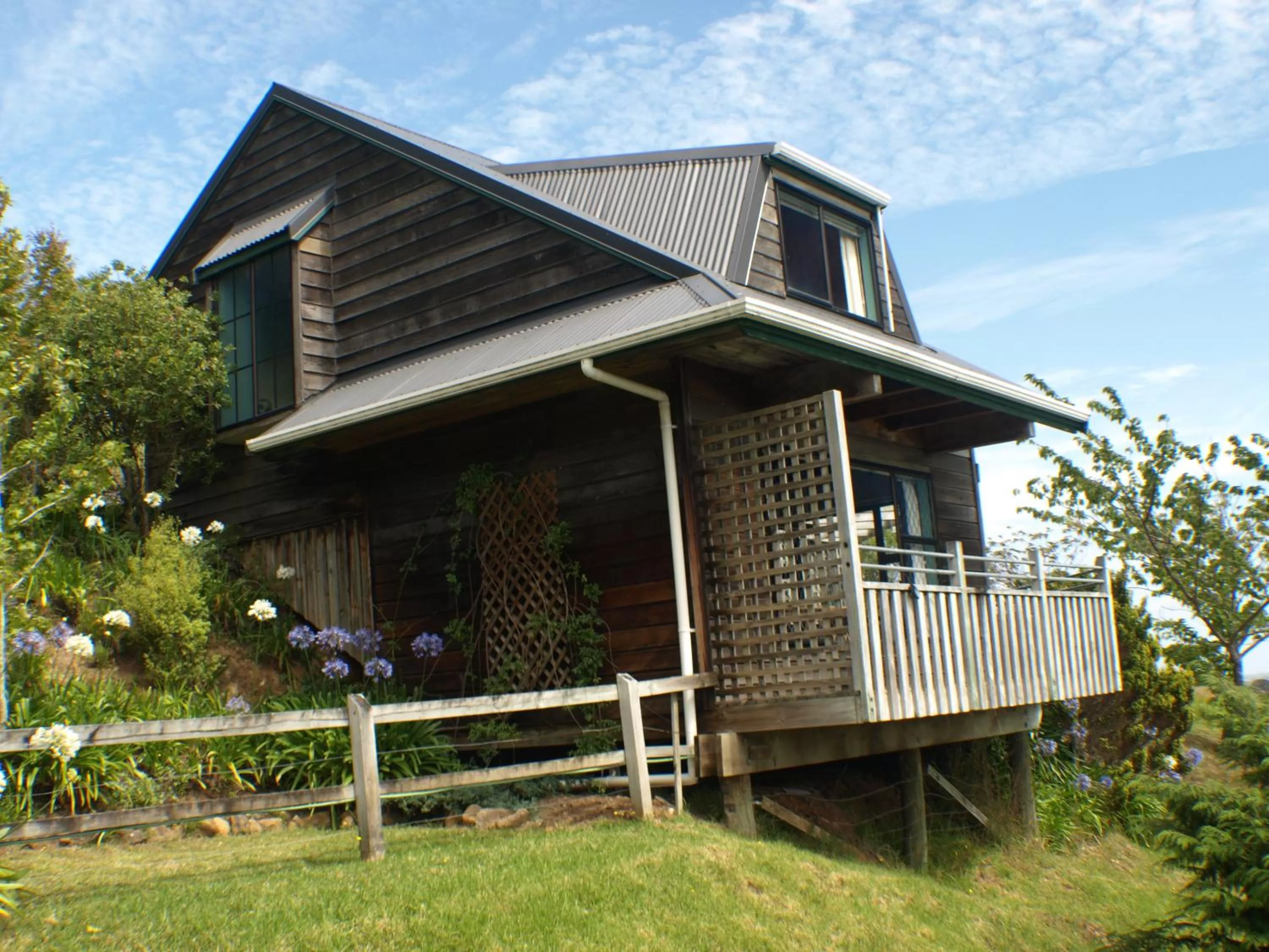 Property building in Grafton Cottage & Chalets