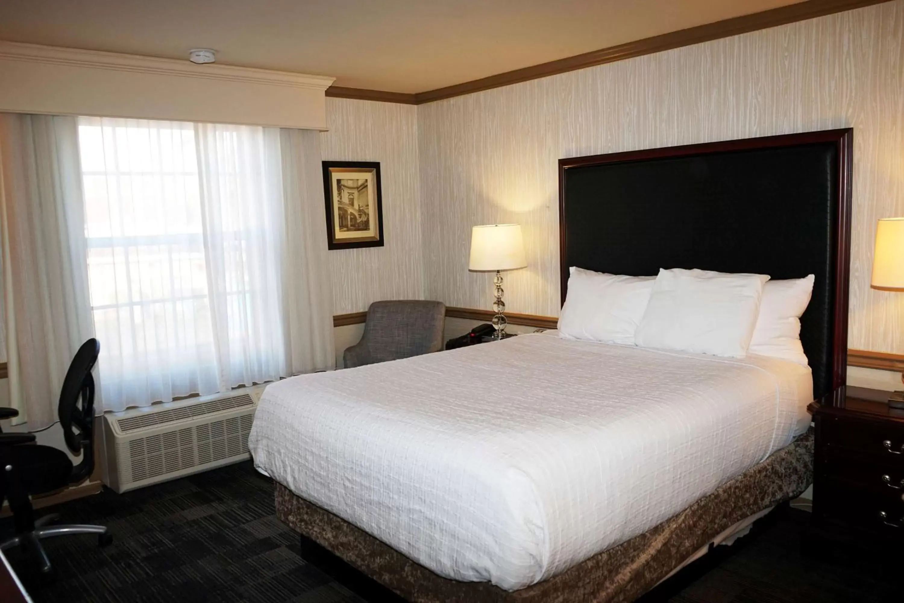 Photo of the whole room, Bed in Wingate by Wyndham Bellingham Heritage Inn