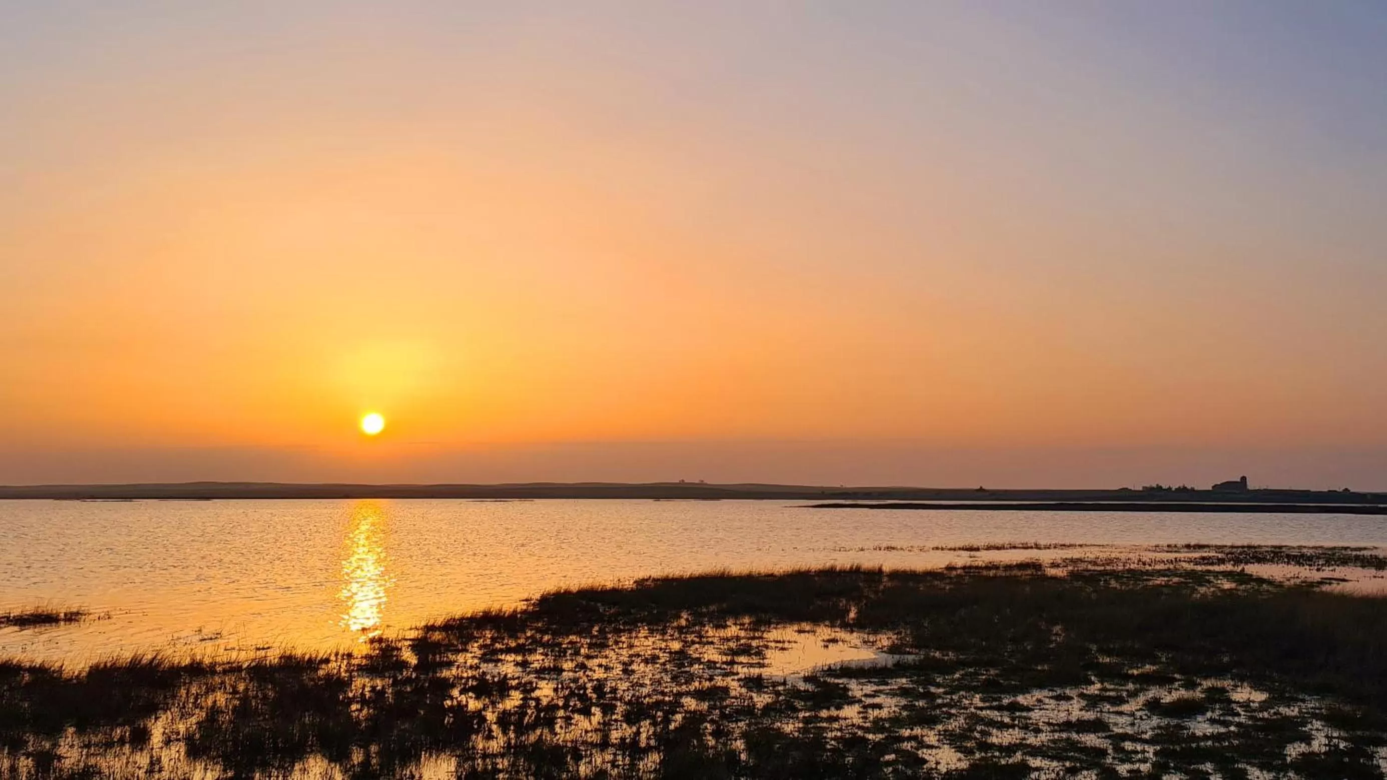 Nearby landmark, Sunrise/Sunset in Hostal Athlanta