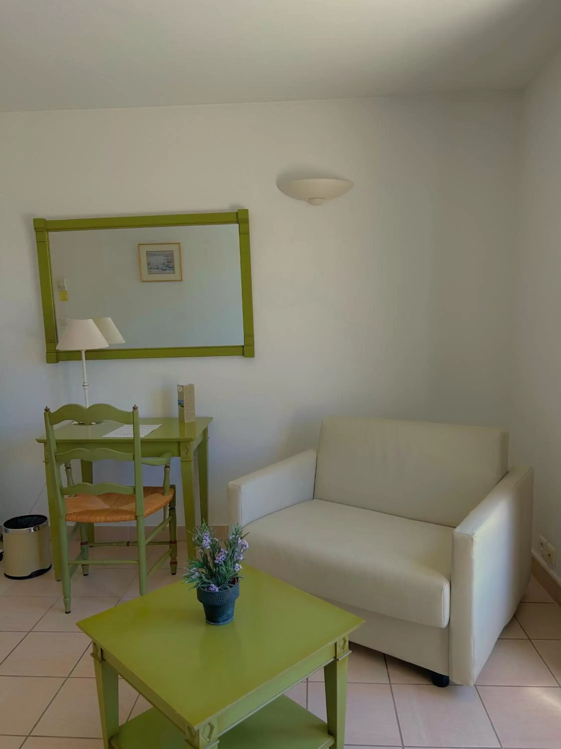 Deluxe Room (2 Adults + 1 Child) in Hotel Terriciaë aux portes de Maussane les Alpilles Deluxe Room (2 Adults + 1 Child) in Hotel Terriciaë aux portes de Maussane les Alpilles