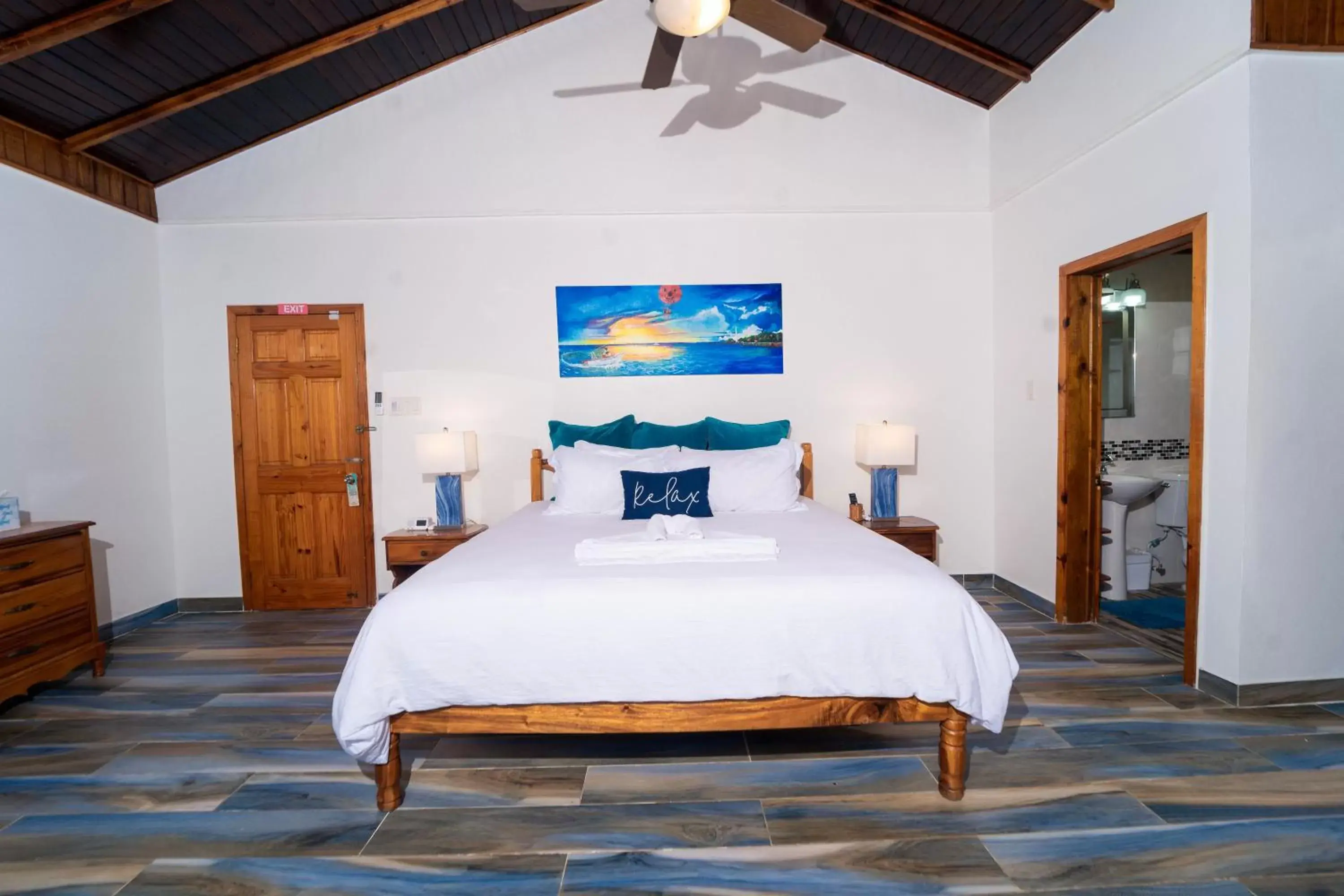 Bedroom, Bed in Blue Skies Beach Resort