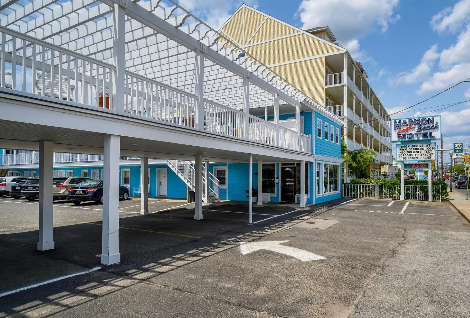 Property Building in Madison Beach Motel