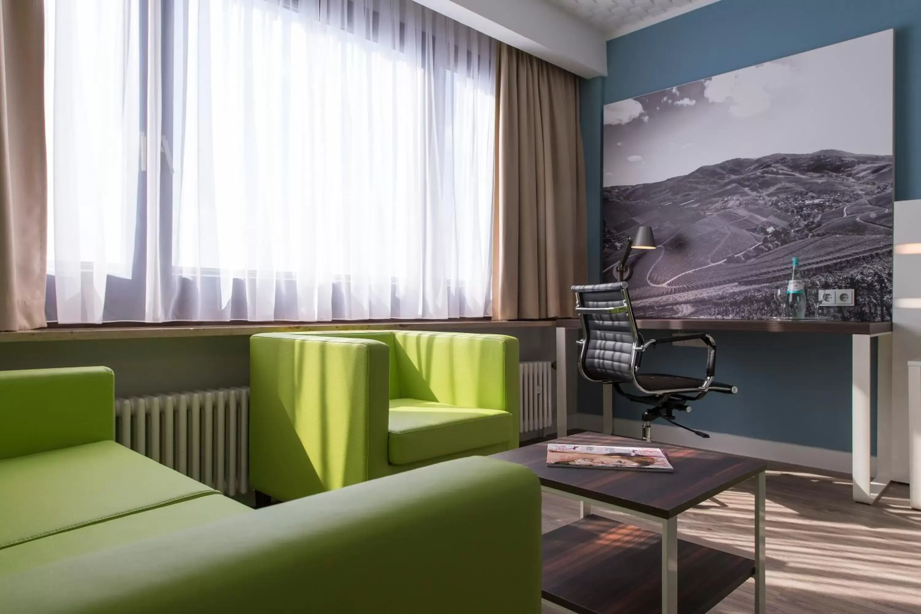 Photo of the whole room, Seating Area in ibis Styles Offenburg City