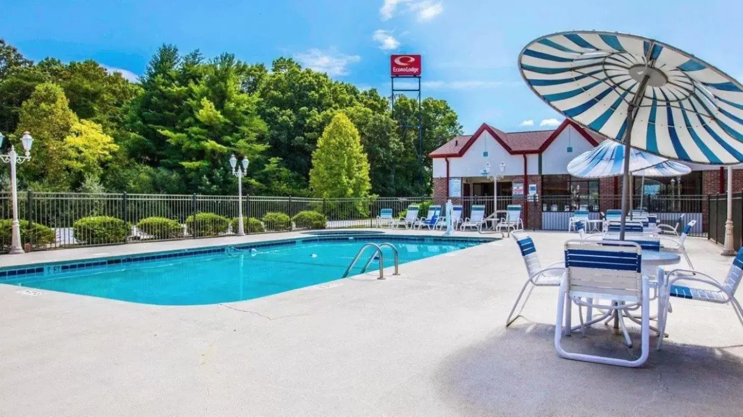 Pool view, Swimming Pool in Quality Inn Asheville Airport