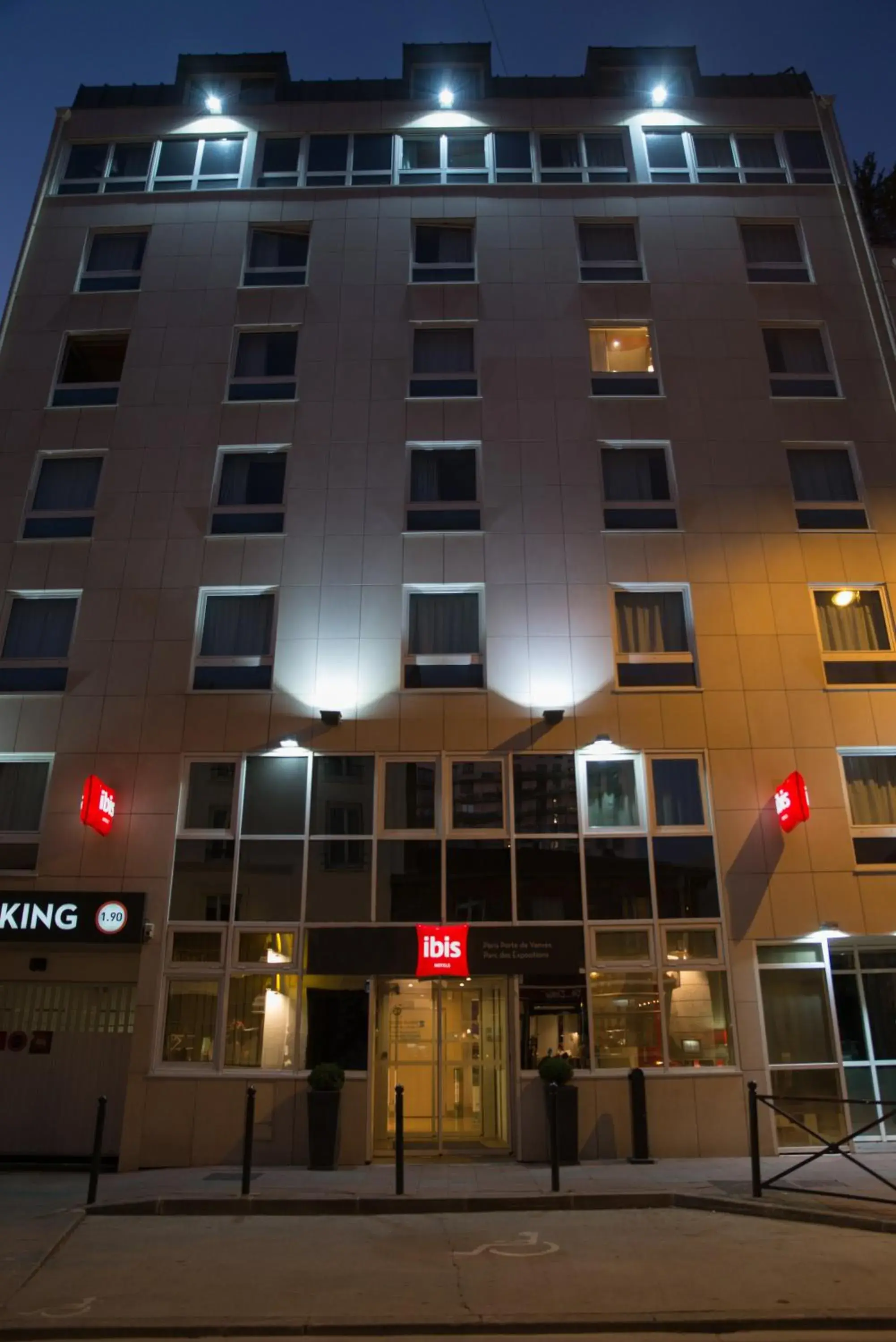 Facade/entrance in ibis Paris Vanves Parc des Expositions Facade/entrance in ibis Paris Vanves Parc des Expositions