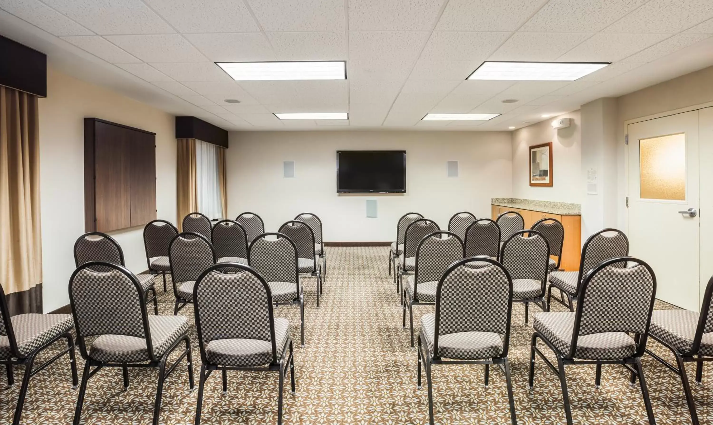 Meeting/conference room in Candlewood Suites El Paso, an IHG Hotel