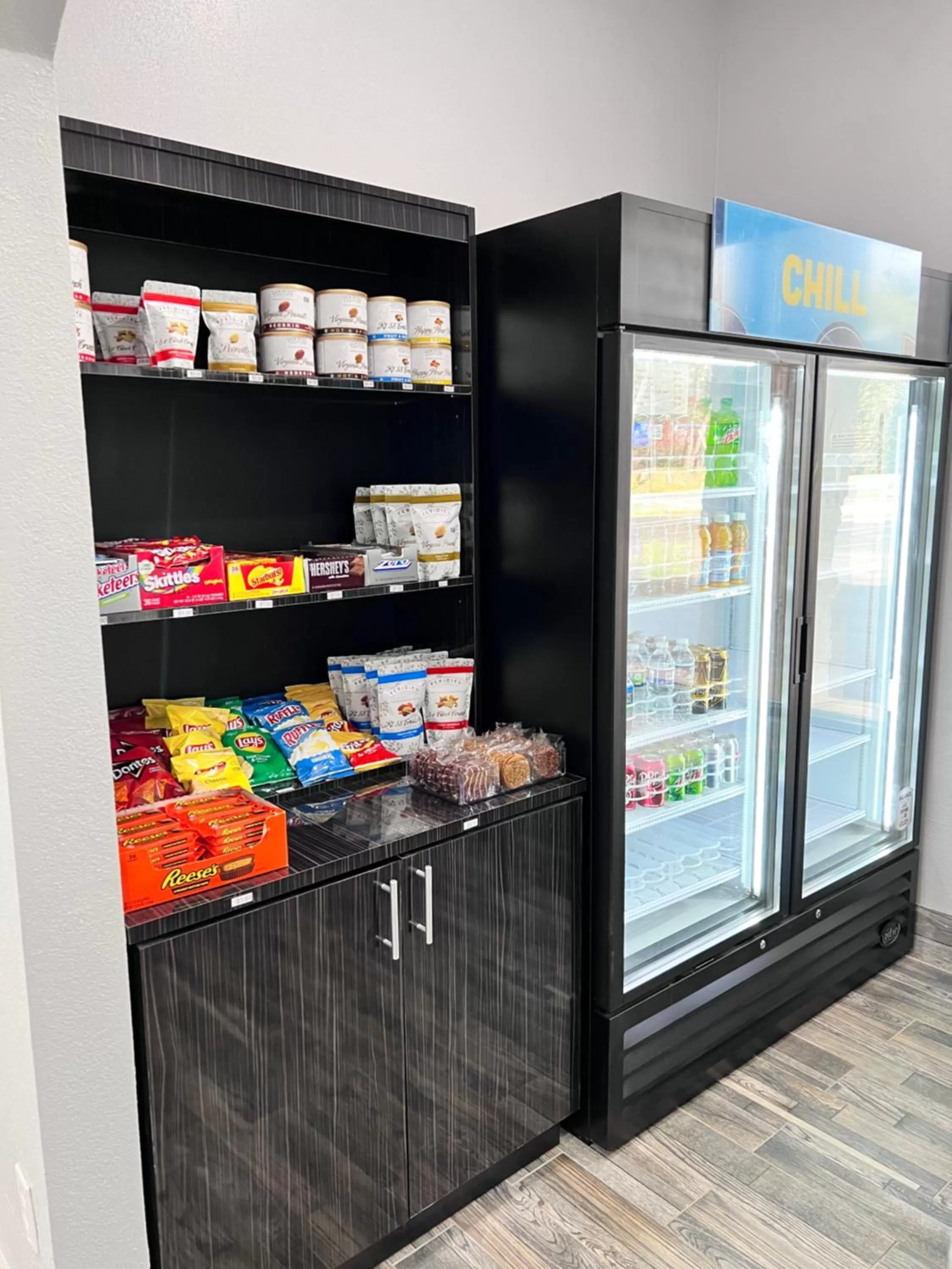 On-site shops in Clarion Pointe on the lake Clarksville-South Hill West