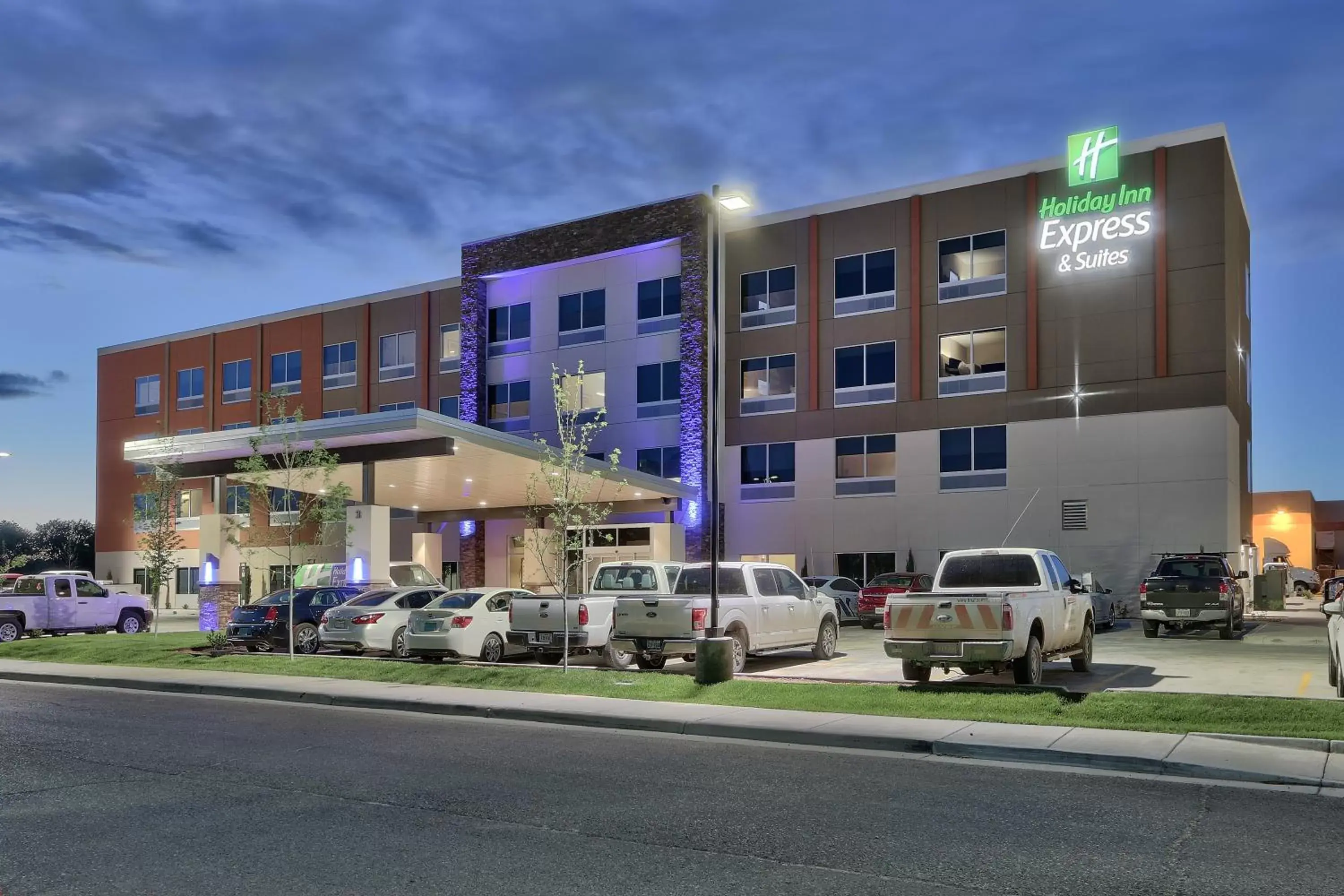 Property Building in Holiday Inn Express & Suites - Roswell, an IHG Hotel