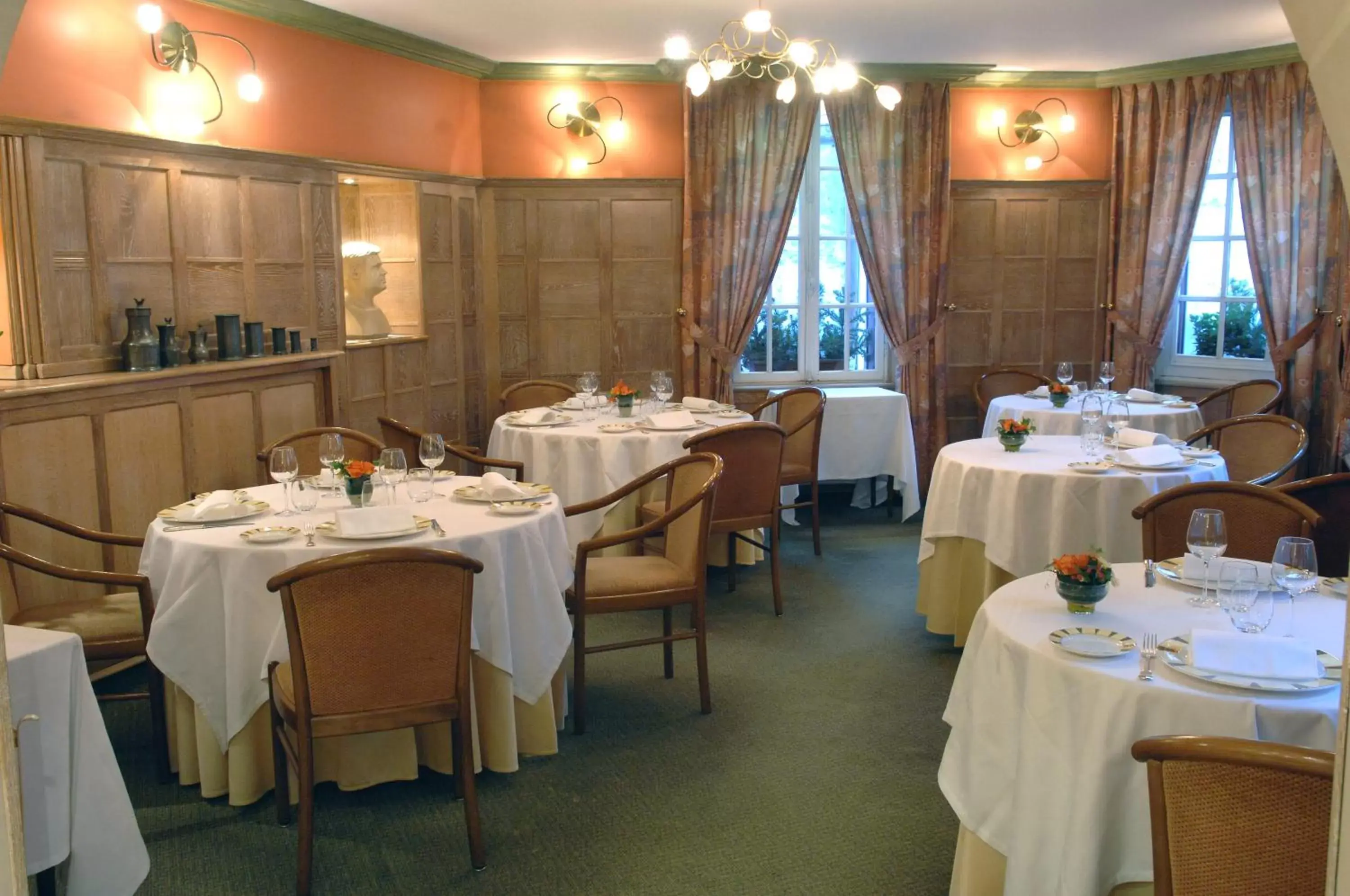 Restaurant/Places to Eat in Les Berceaux