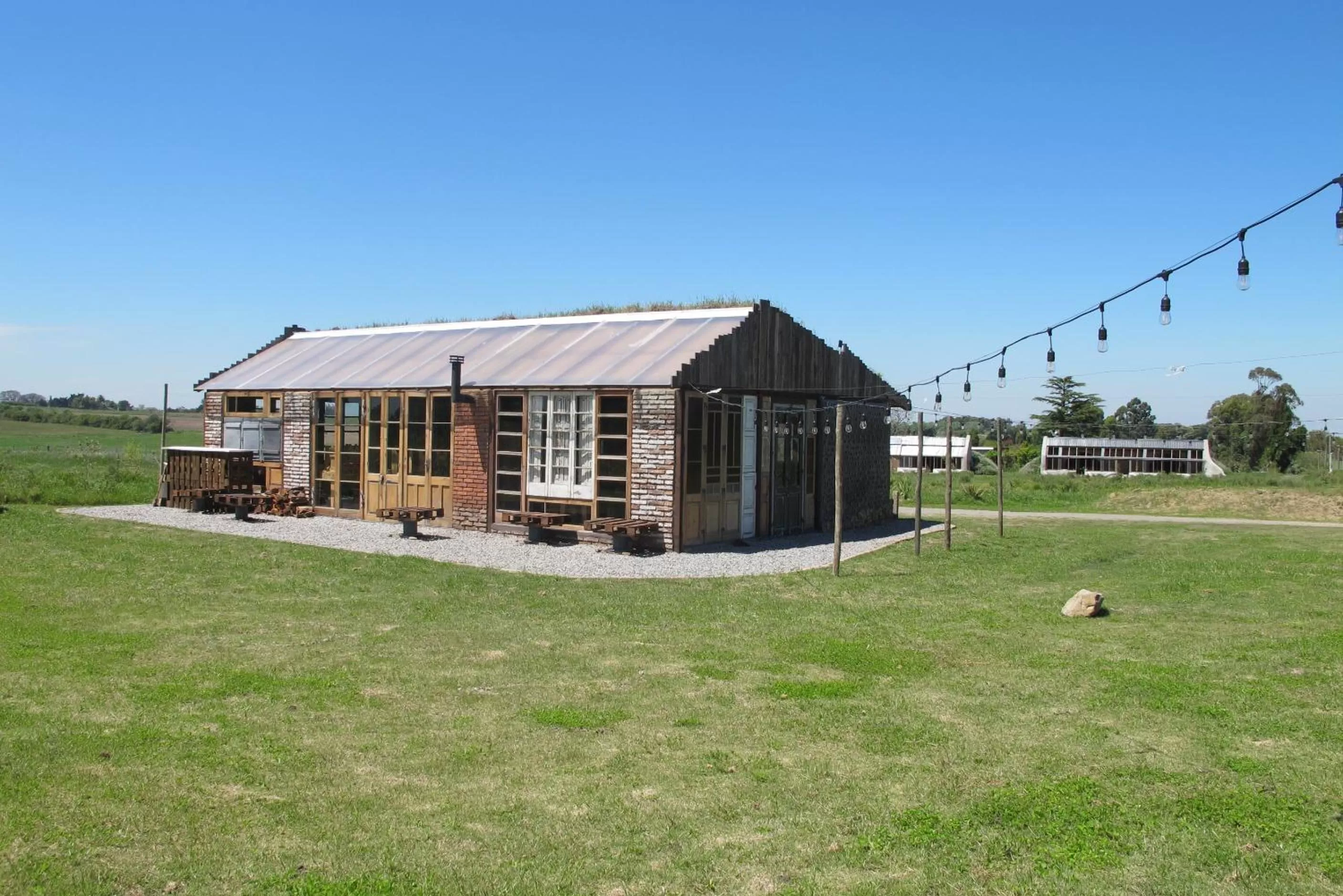 Restaurant/places to eat in Caliu Earthship Ecolodge