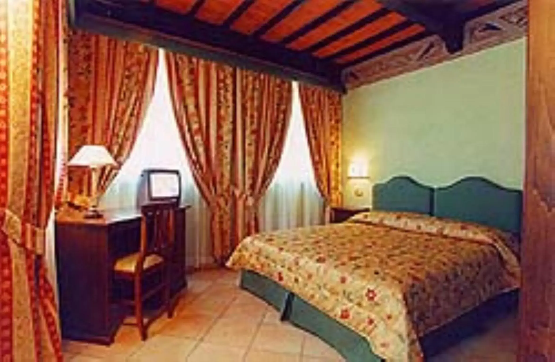 Bedroom, Bed in Villa Piccola Siena