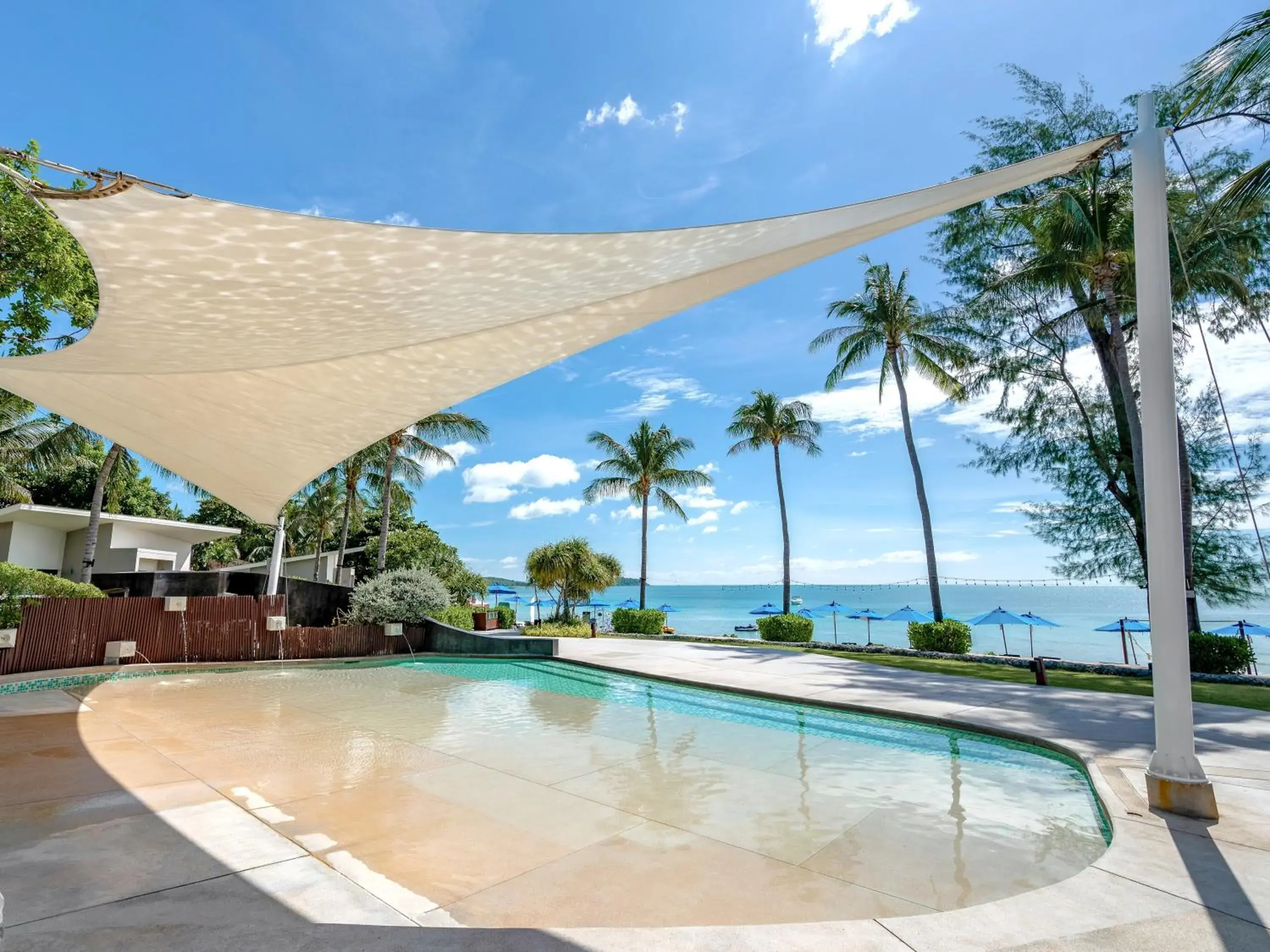 Swimming pool in OZO Chaweng Samui Swimming pool in OZO Chaweng Samui