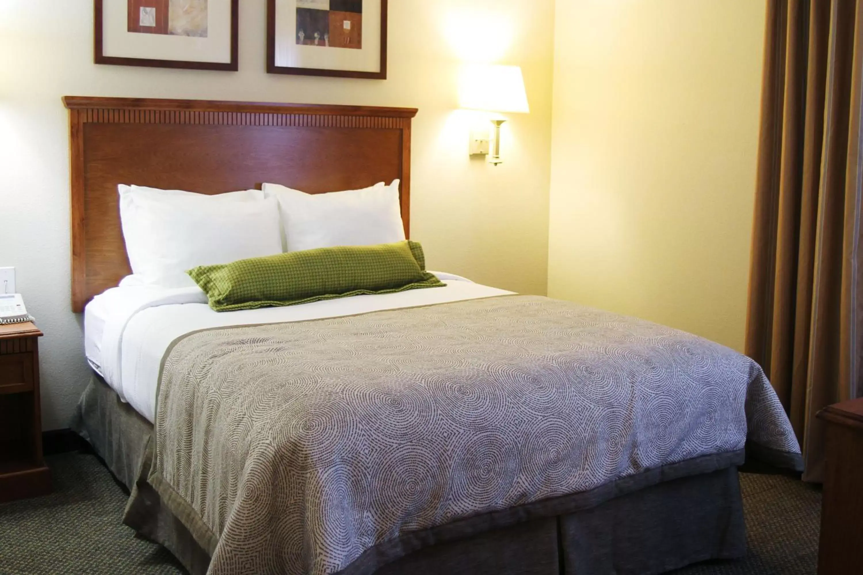 Photo of the whole room, Bed in Candlewood Suites Lake Charles-Sulphur, an IHG Hotel