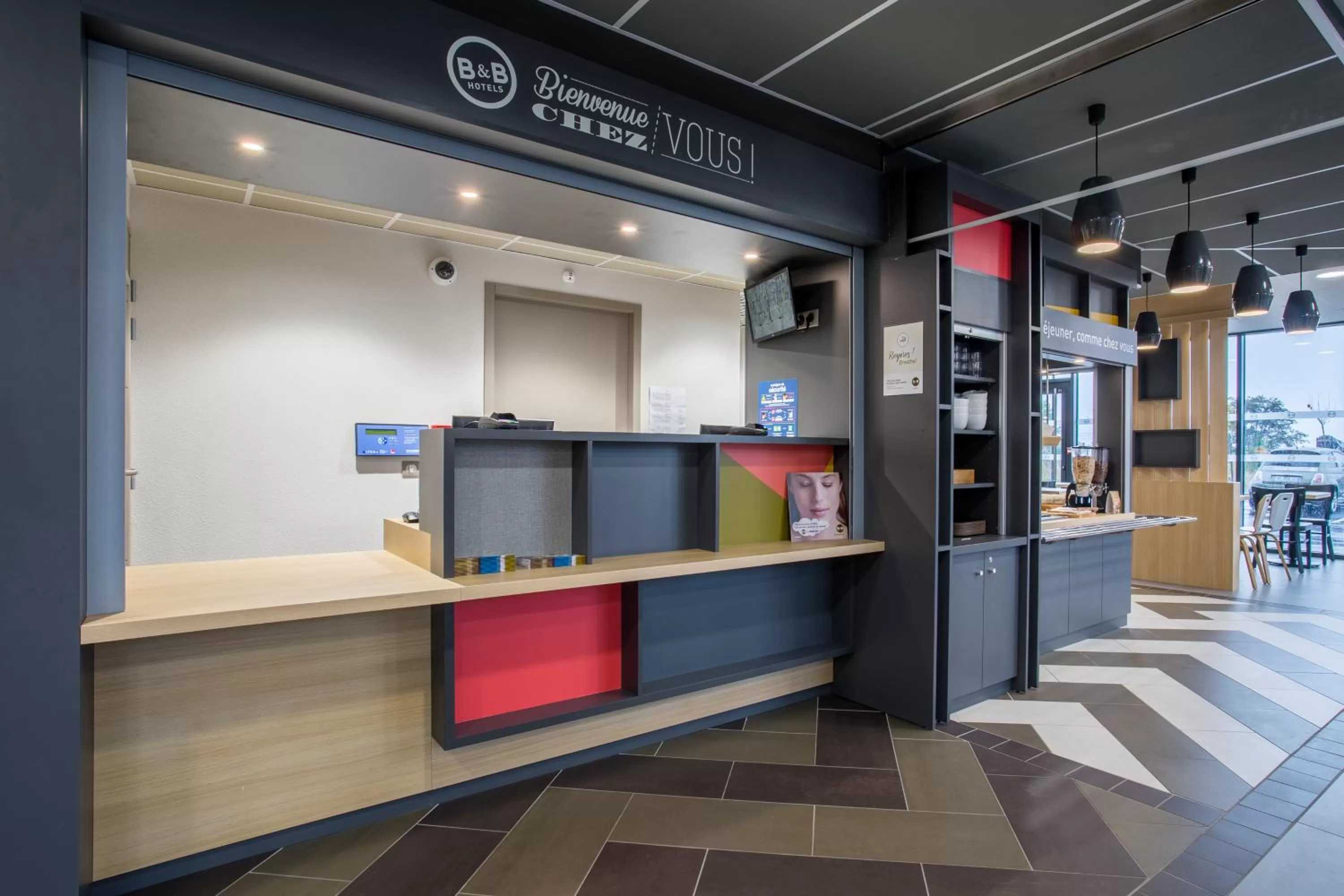 Lobby or reception in B&B HOTEL ANNEMASSE Saint-Cergues