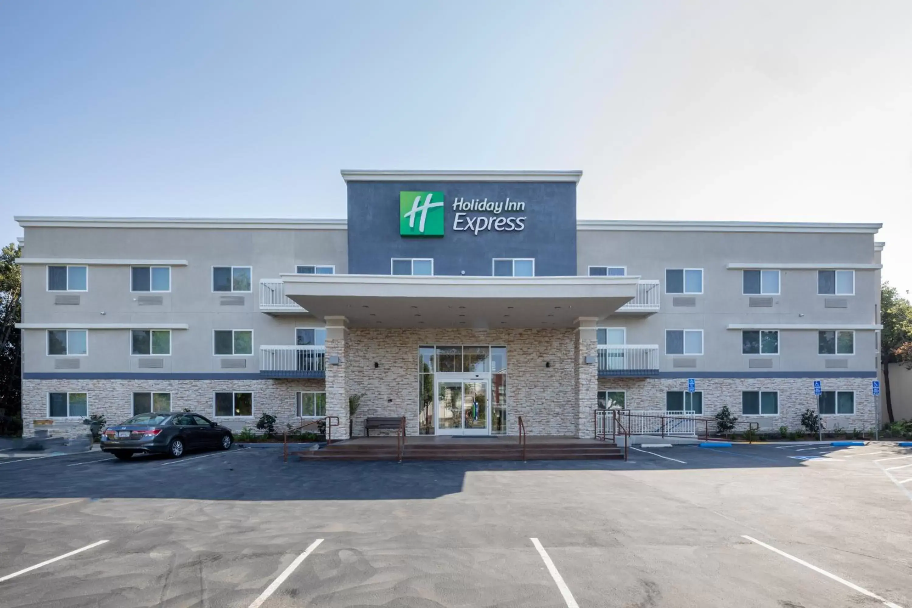 Property Building in Holiday Inn Express - Sunnyvale - Silicon Valley, an IHG Hotel