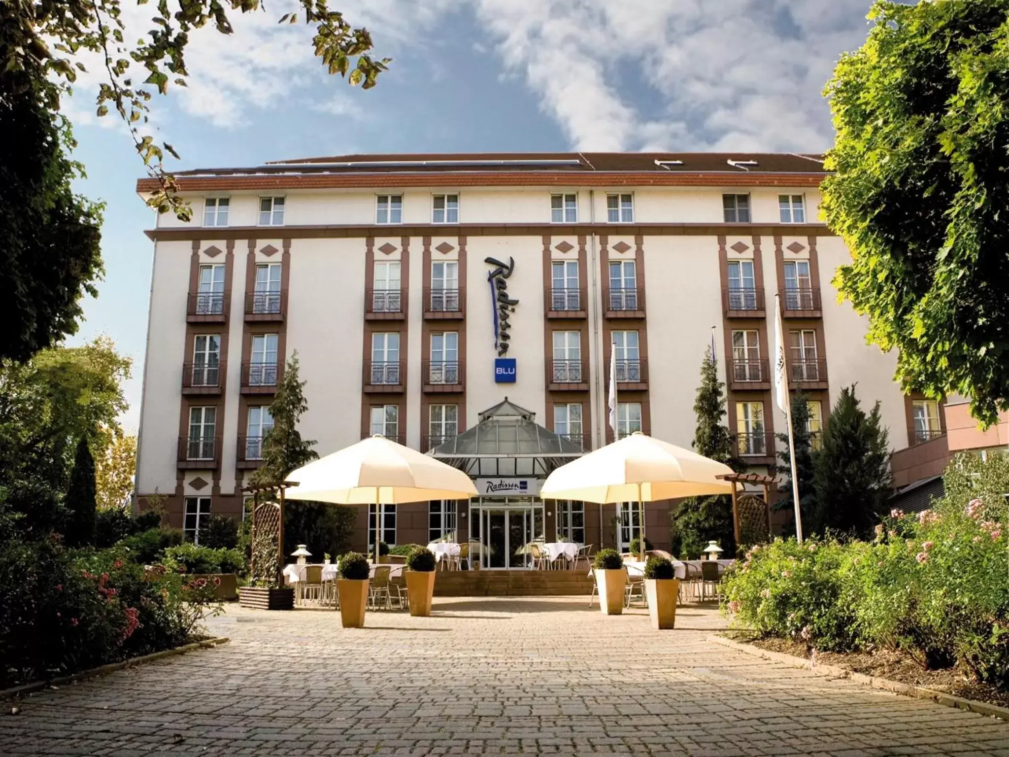 Facade/entrance, Property Building in Radisson Blu Hotel Halle-Merseburg