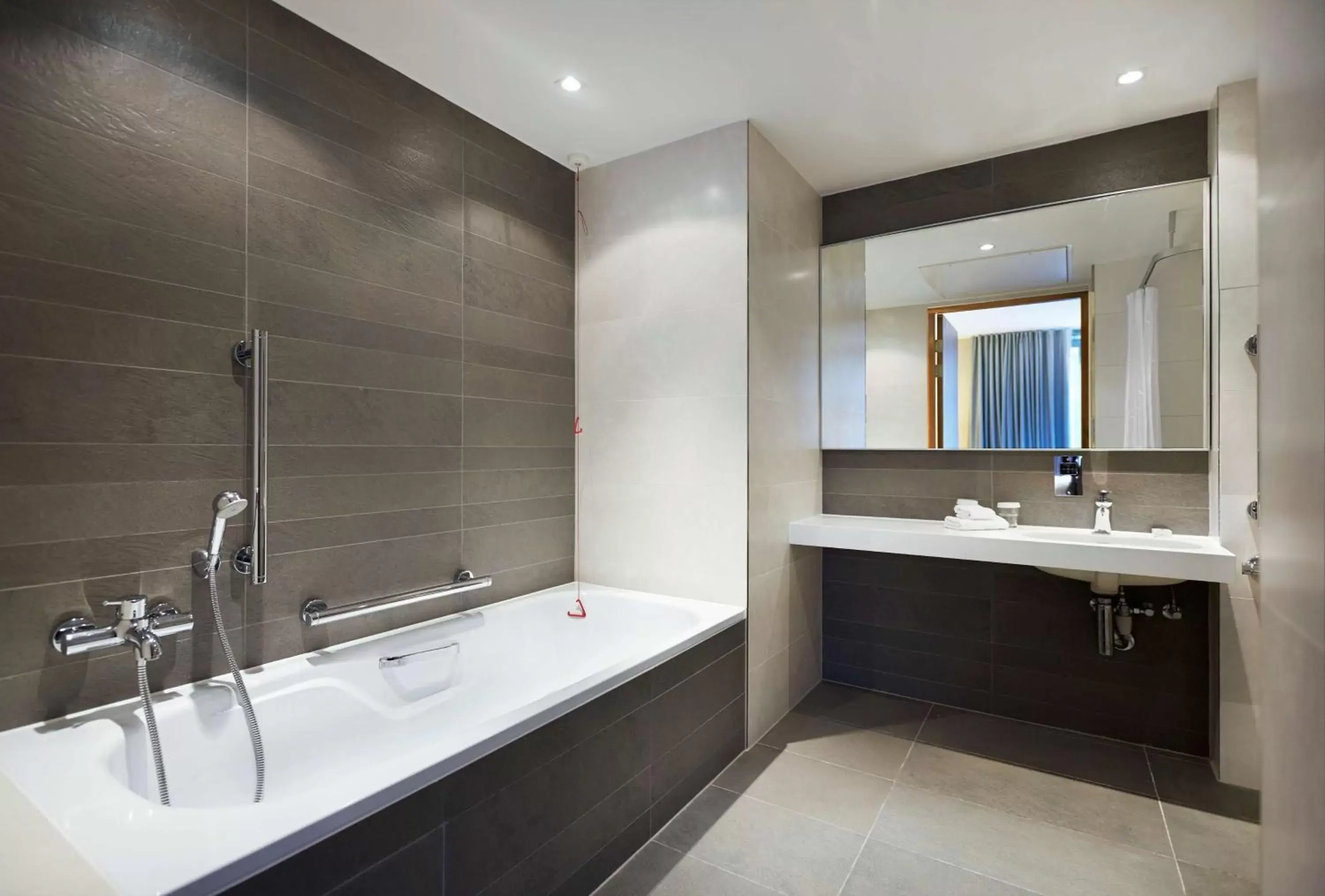 Bathroom in DoubleTree by Hilton Hotel London - Tower of London