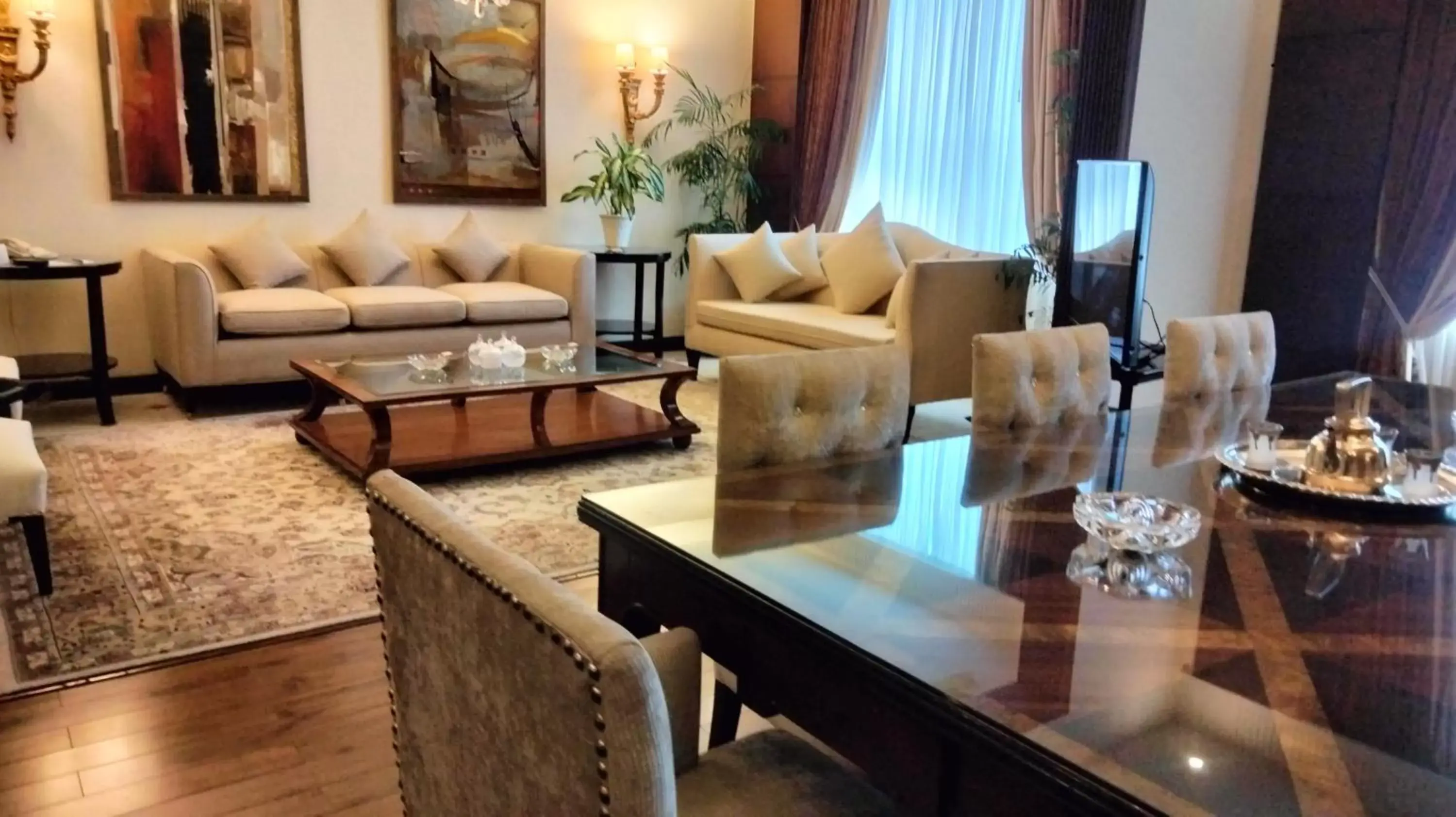 Living room, Seating Area in Islamabad Marriott Hotel