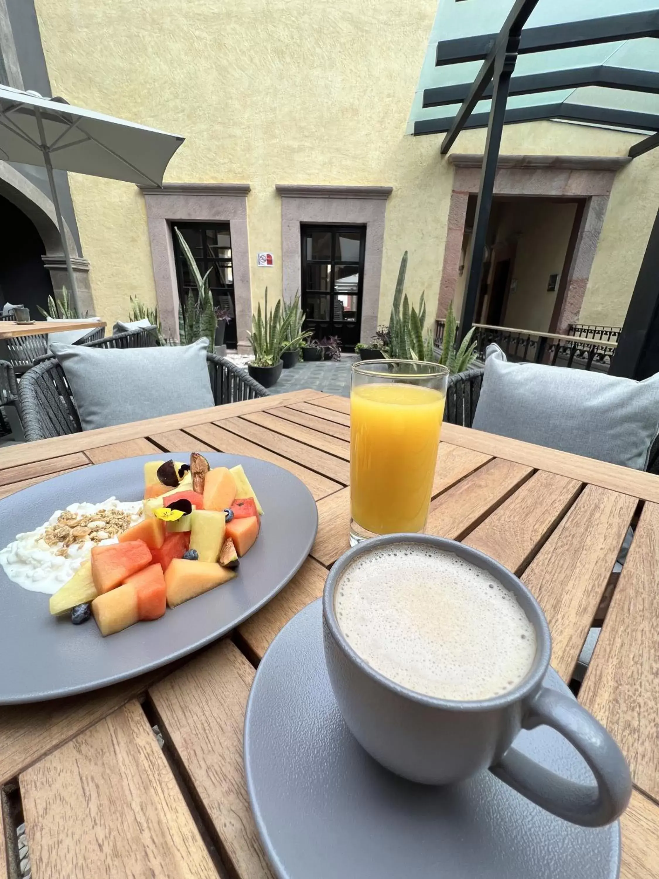 Breakfast in Hotel Patio Santiago