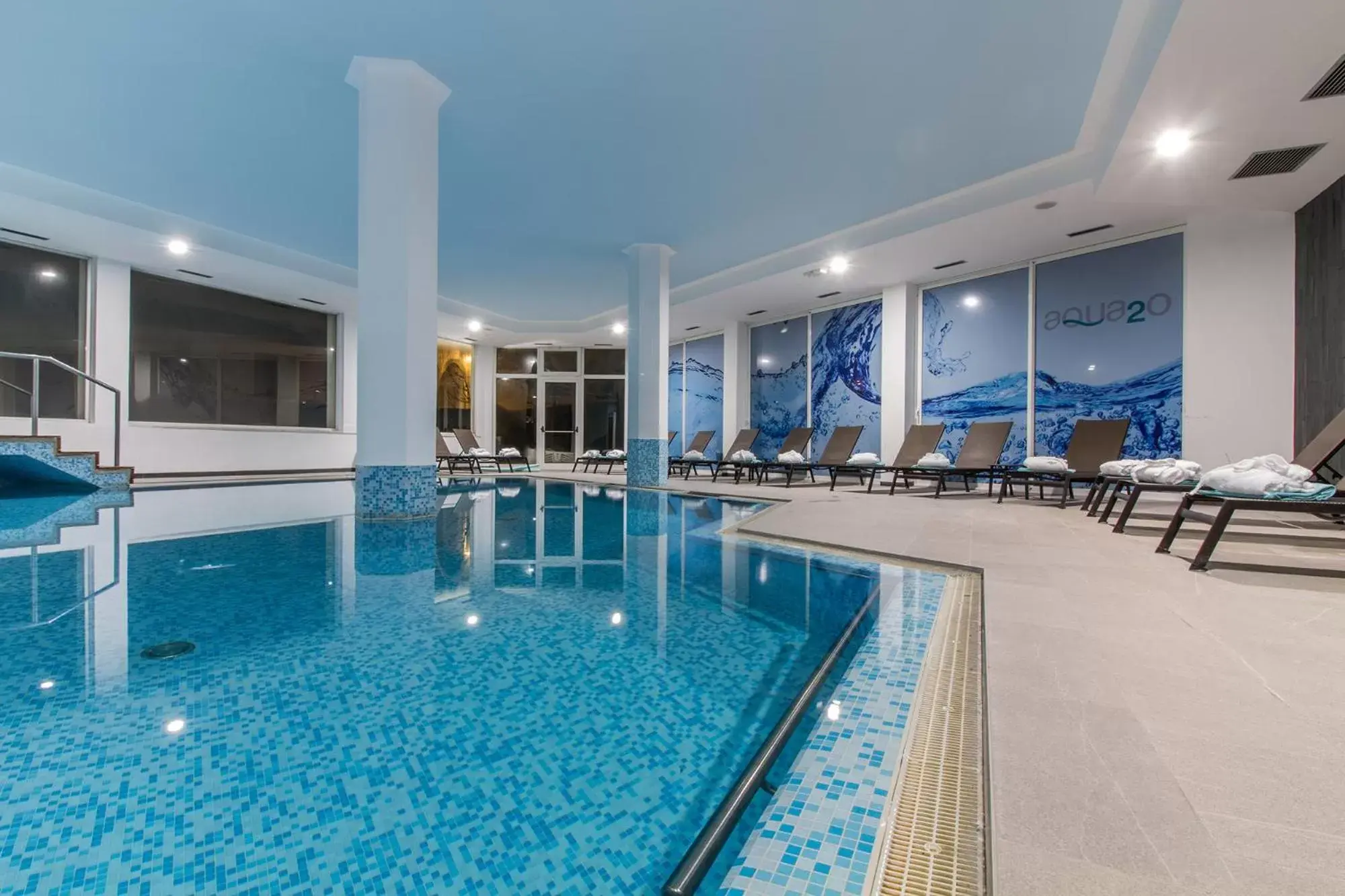 Swimming Pool in Hotel Aqua