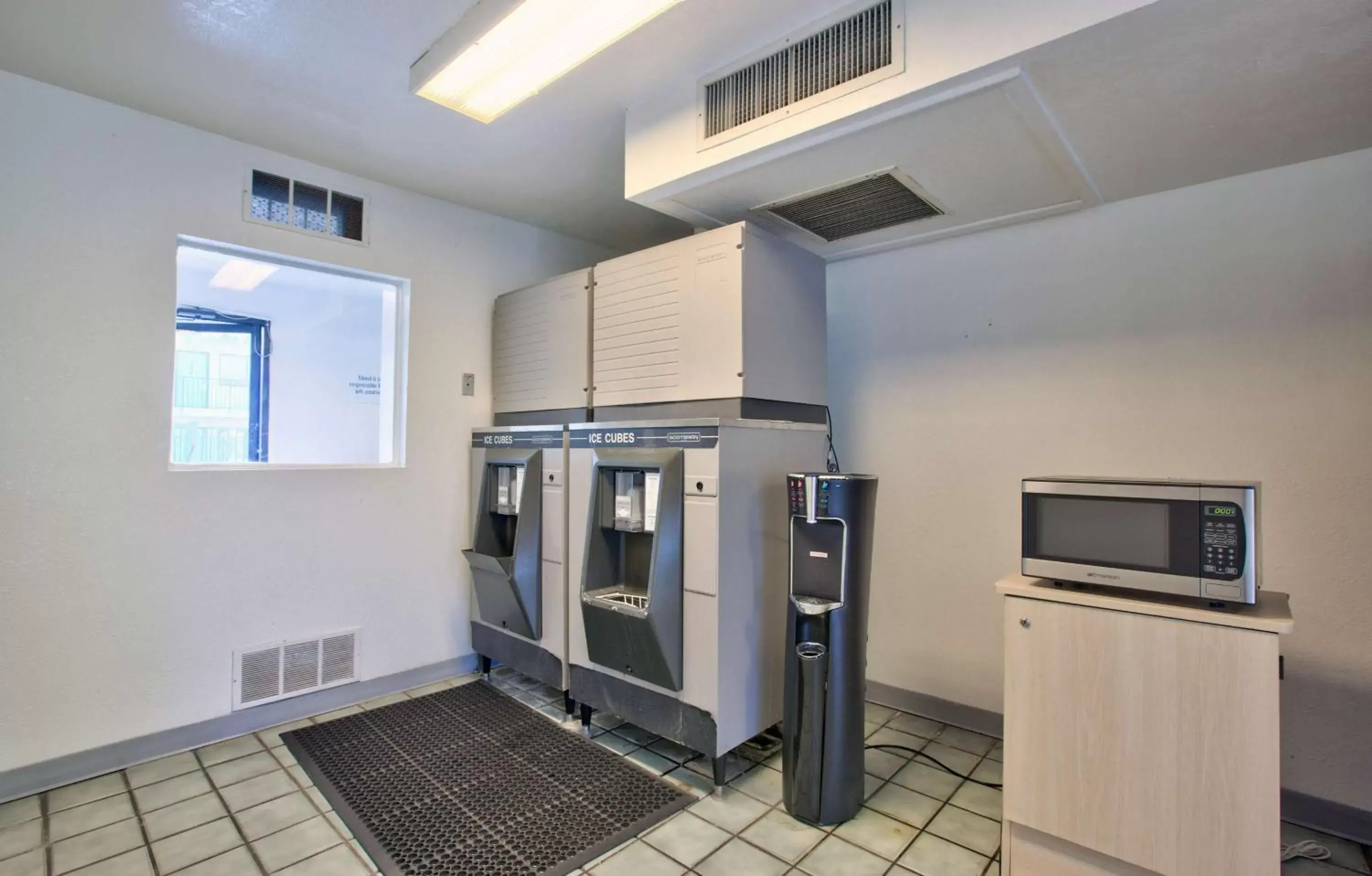 On site, Kitchen/Kitchenette in Motel 6-Valdosta, GA - University