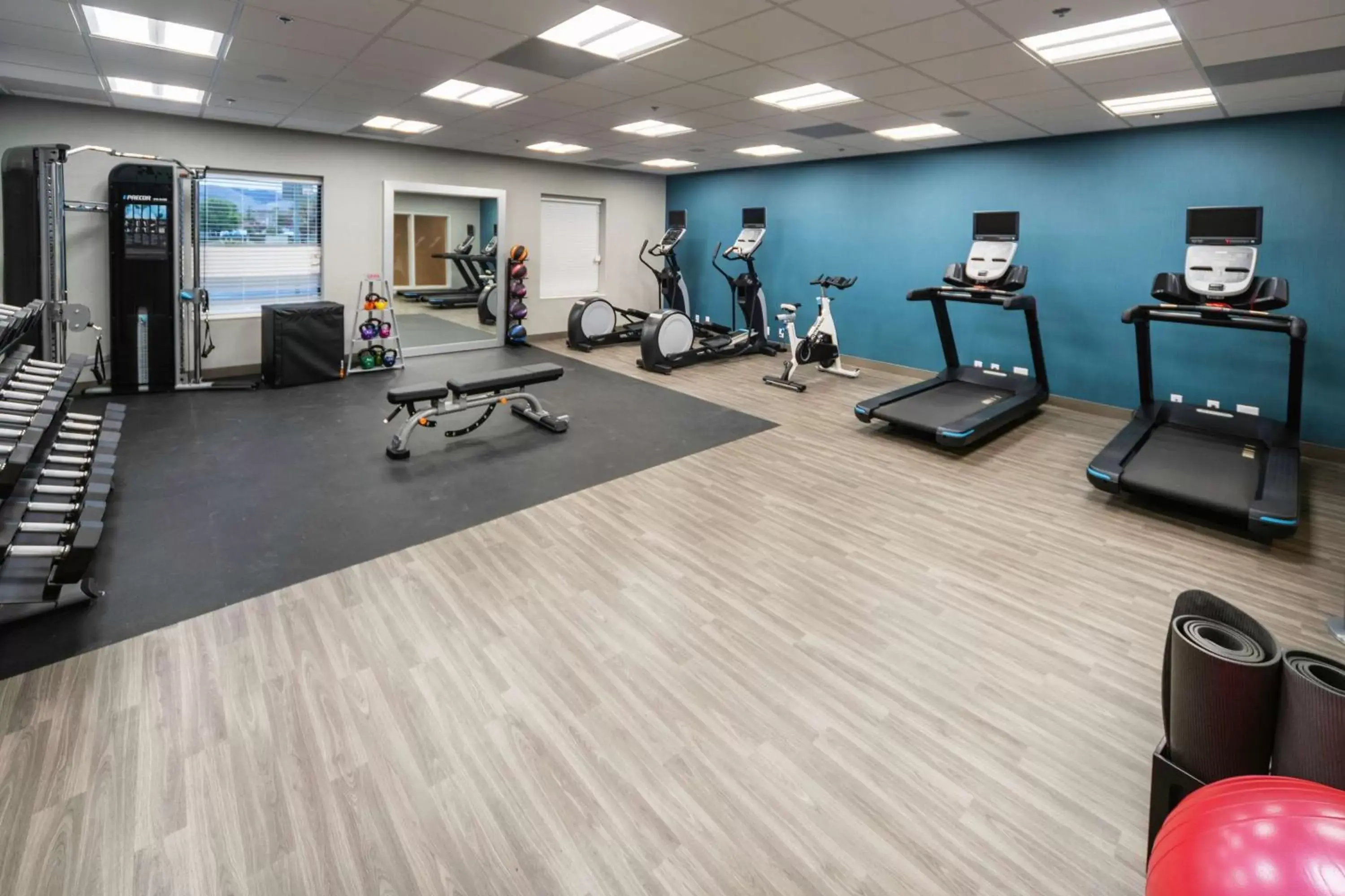 Fitness centre/facilities, Fitness Center/Facilities in Hampton Inn & Suites Santa Maria