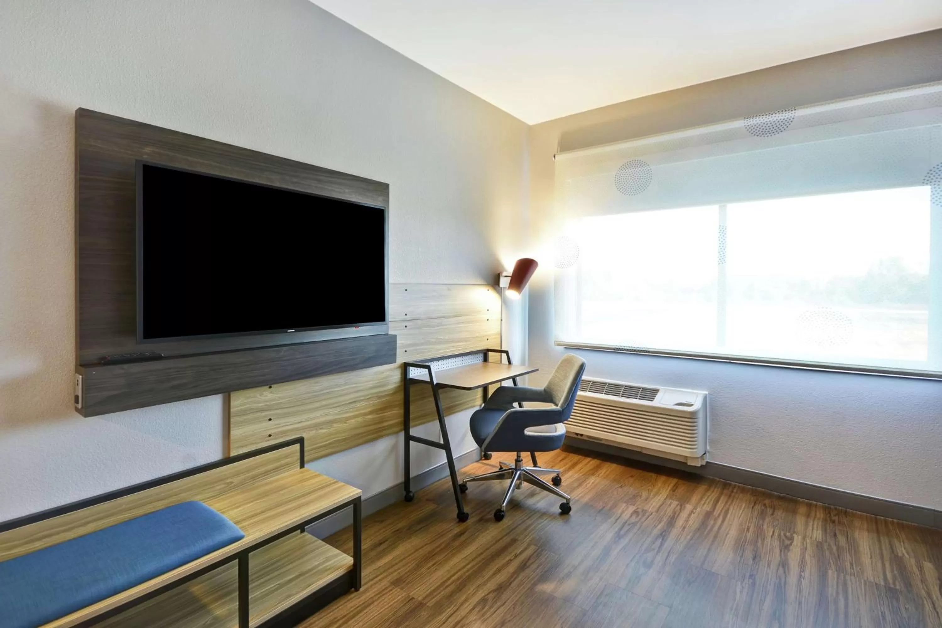 Bedroom in Tru By Hilton Huber Heights Dayton