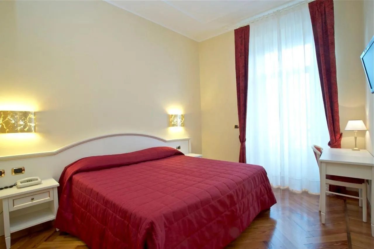 Bed in Hotel Excelsior Splendide