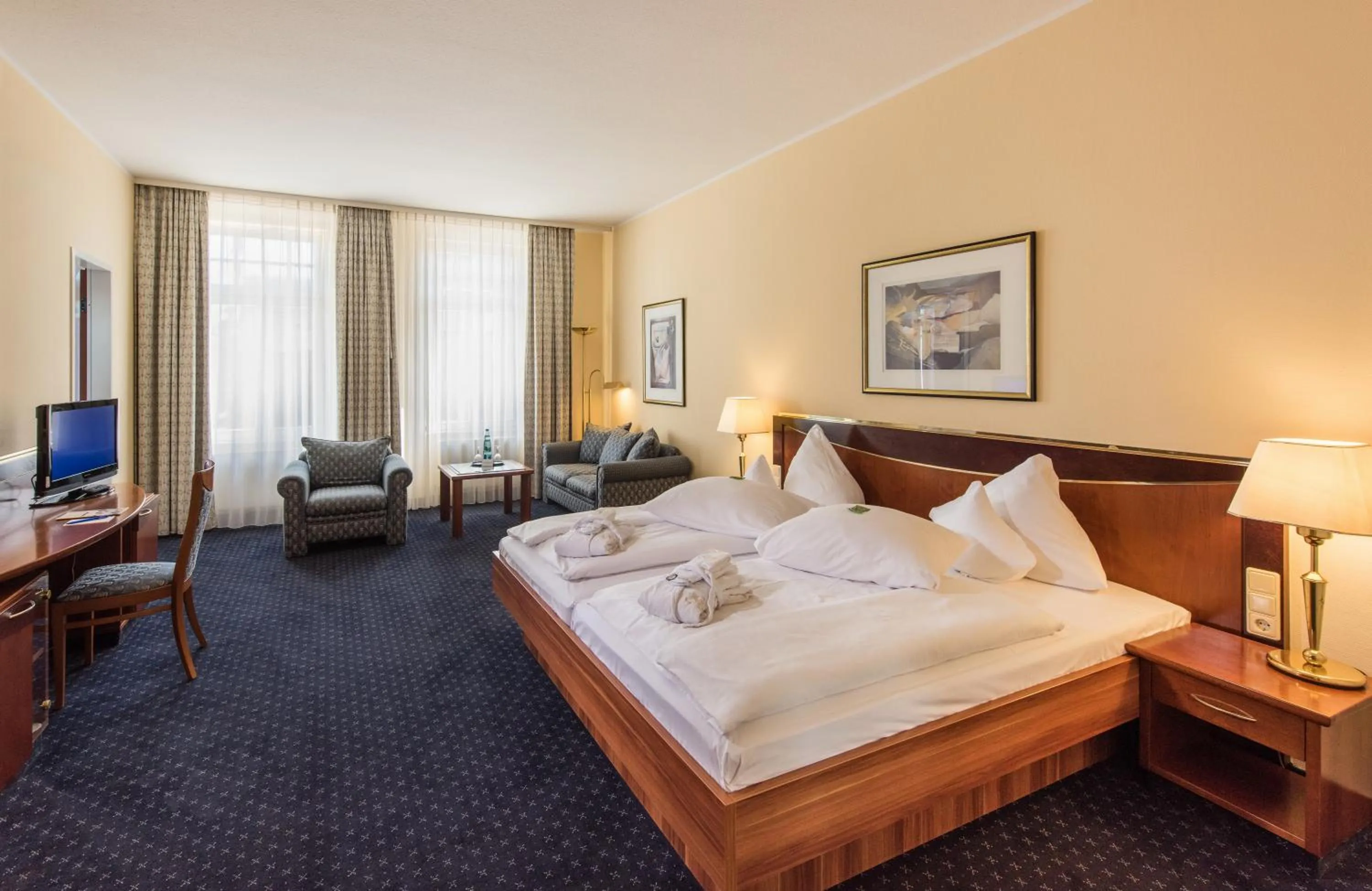 Photo of the whole room, Bed in Göbel`s Hotel Quellenhof