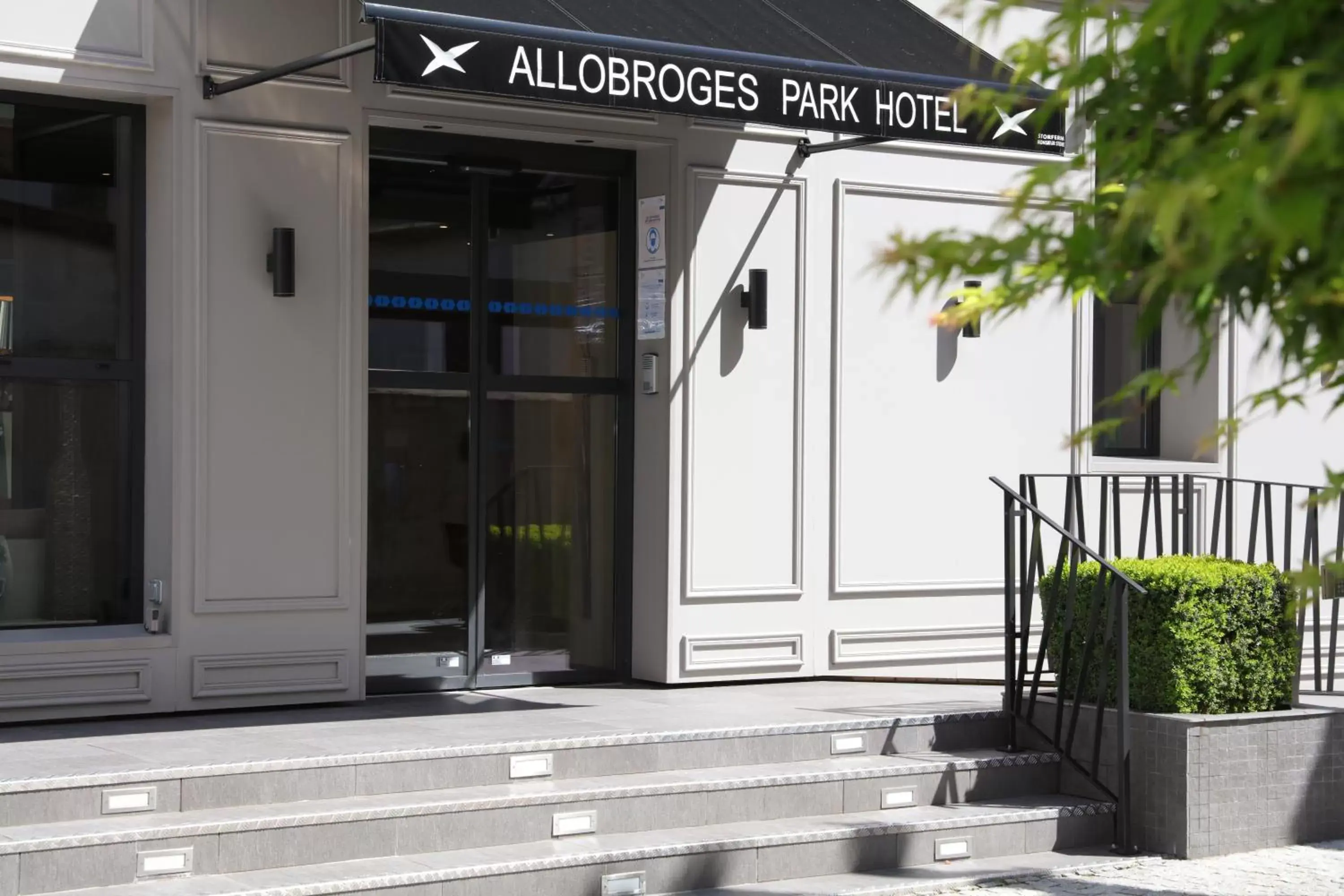 Facade/entrance in Allobroges Park Hôtel