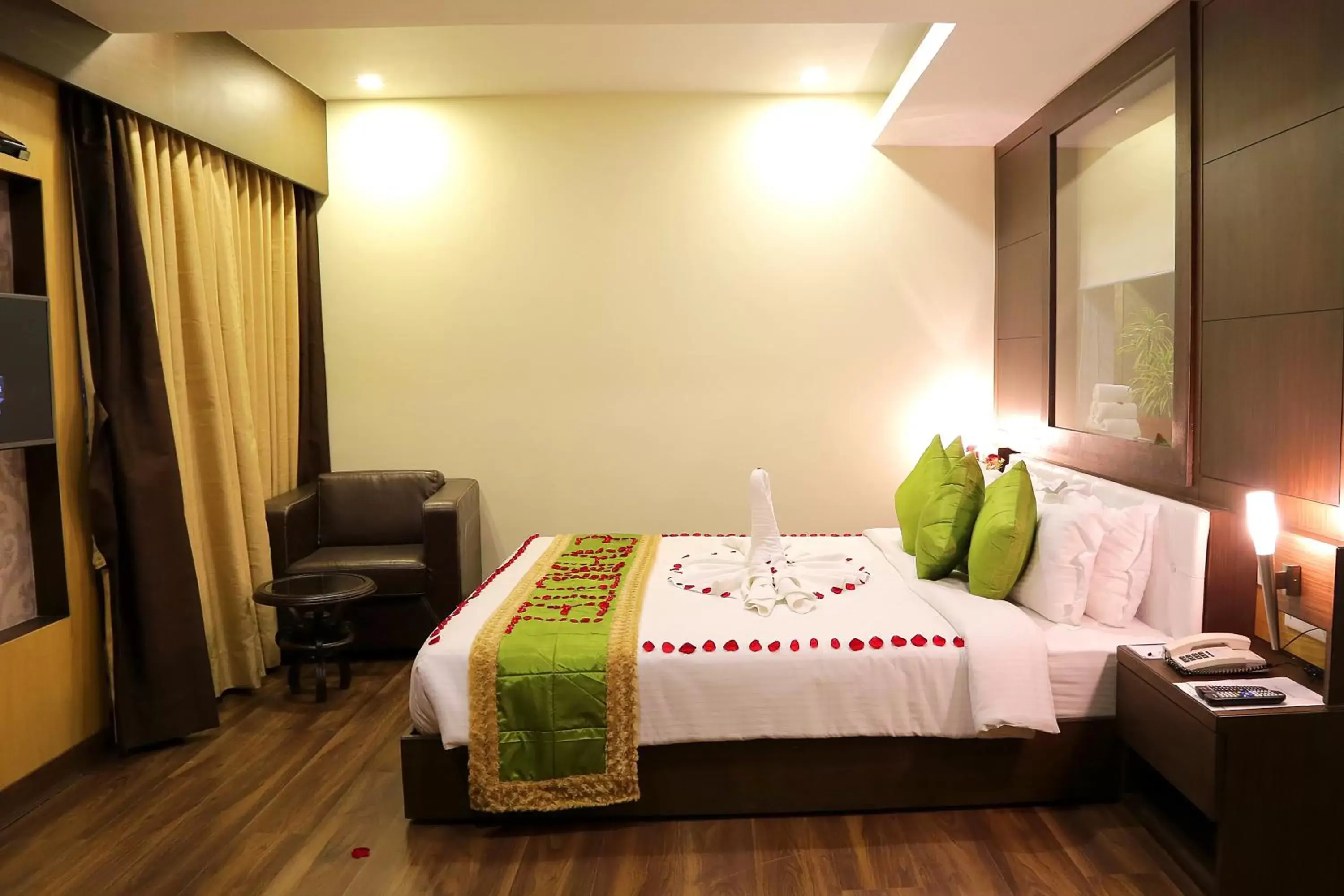 Photo of the whole room, Bed in Ethnotel, Kolkata Airport