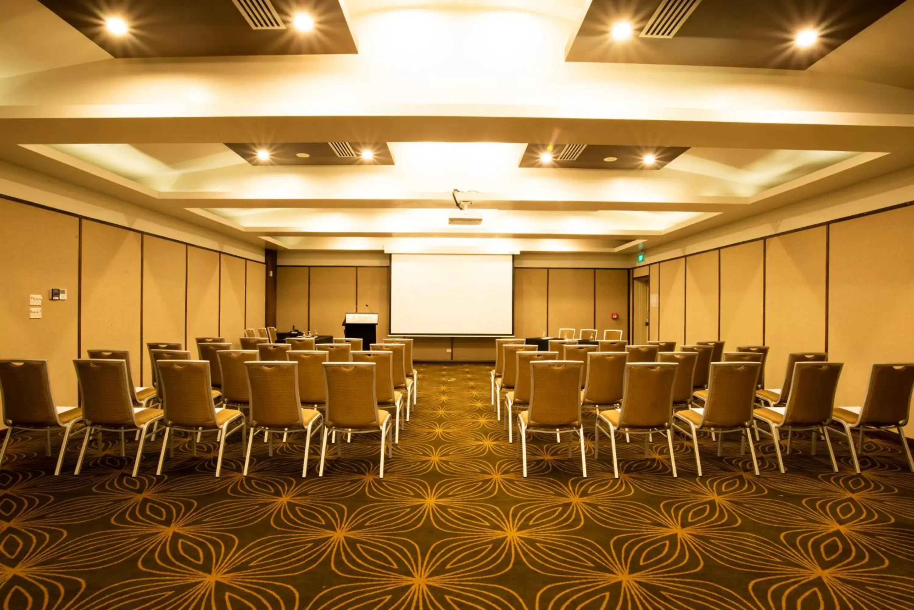 Meeting/conference room in Holiday Inn Suva, an IHG Hotel