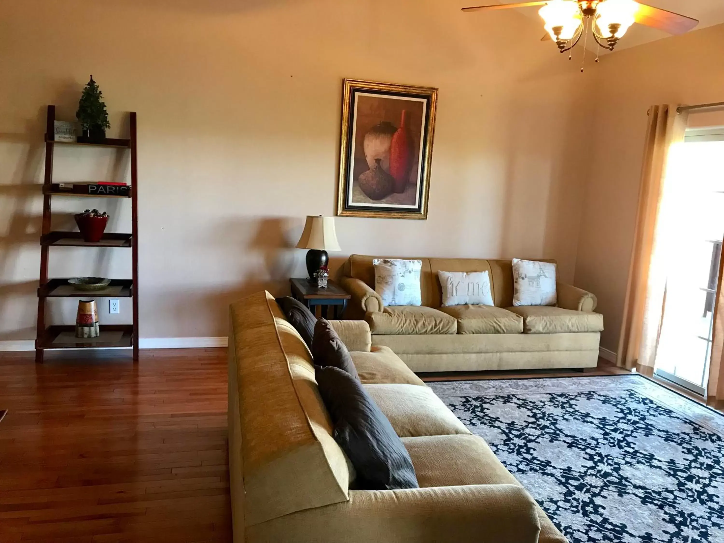 Bed, Seating Area in Rockwood Condos on Table Rock Lake