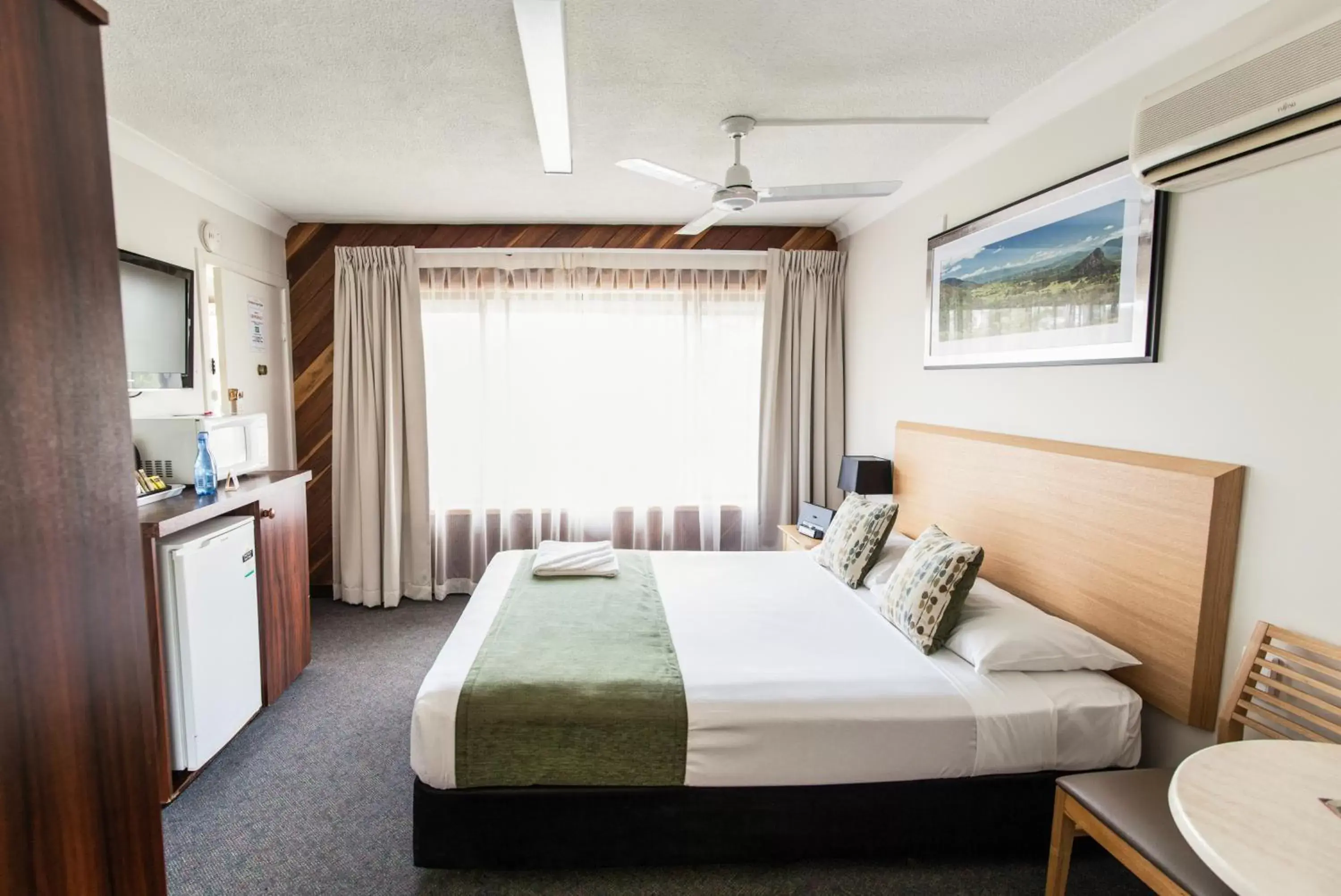 Day, Bed in Murwillumbah Motor Inn