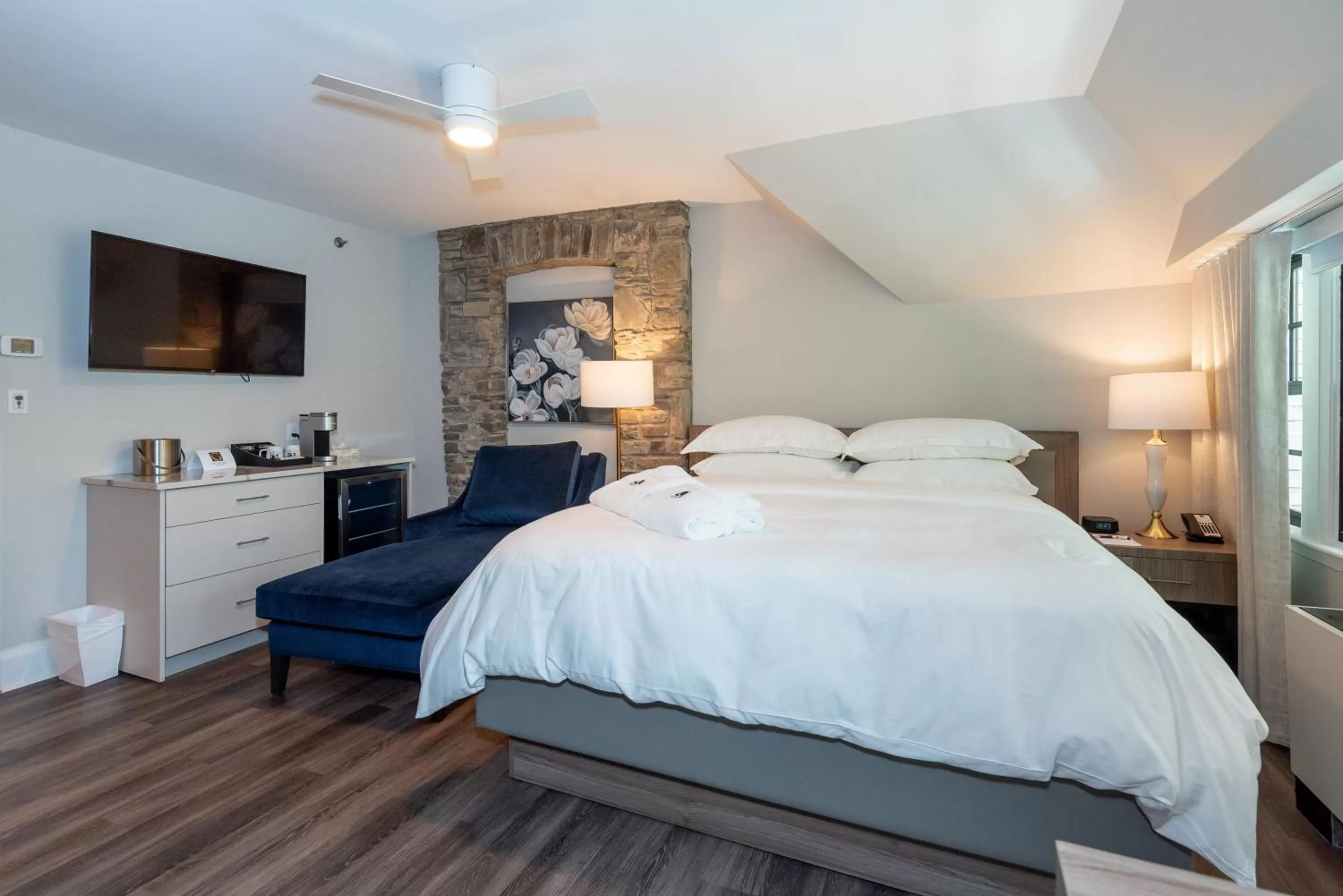 Bedroom, Bed in The Glenerin Inn