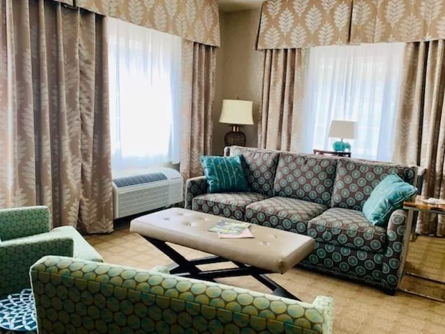 Wingate by Wyndham Elkins