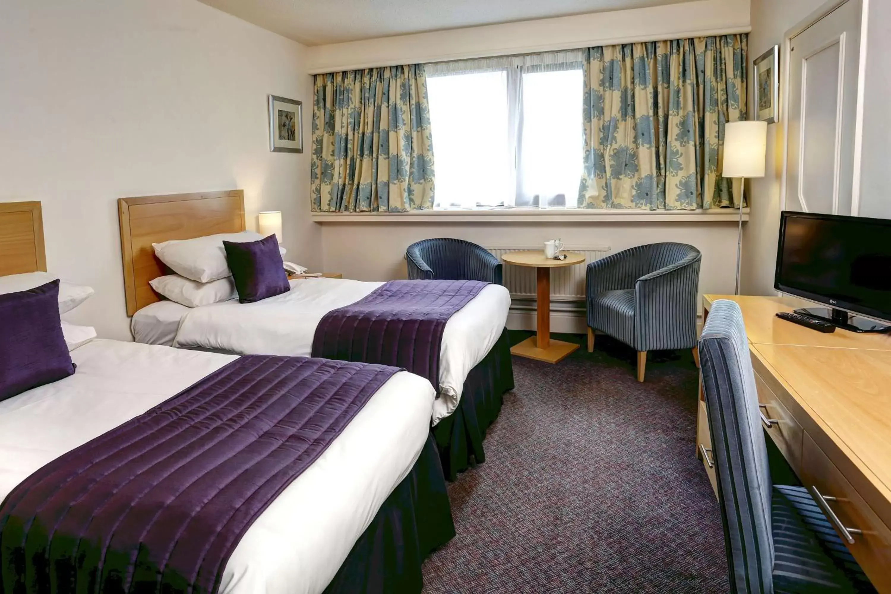 Photo of the whole room, Bed in Best Western Frodsham Forest Hills Hotel