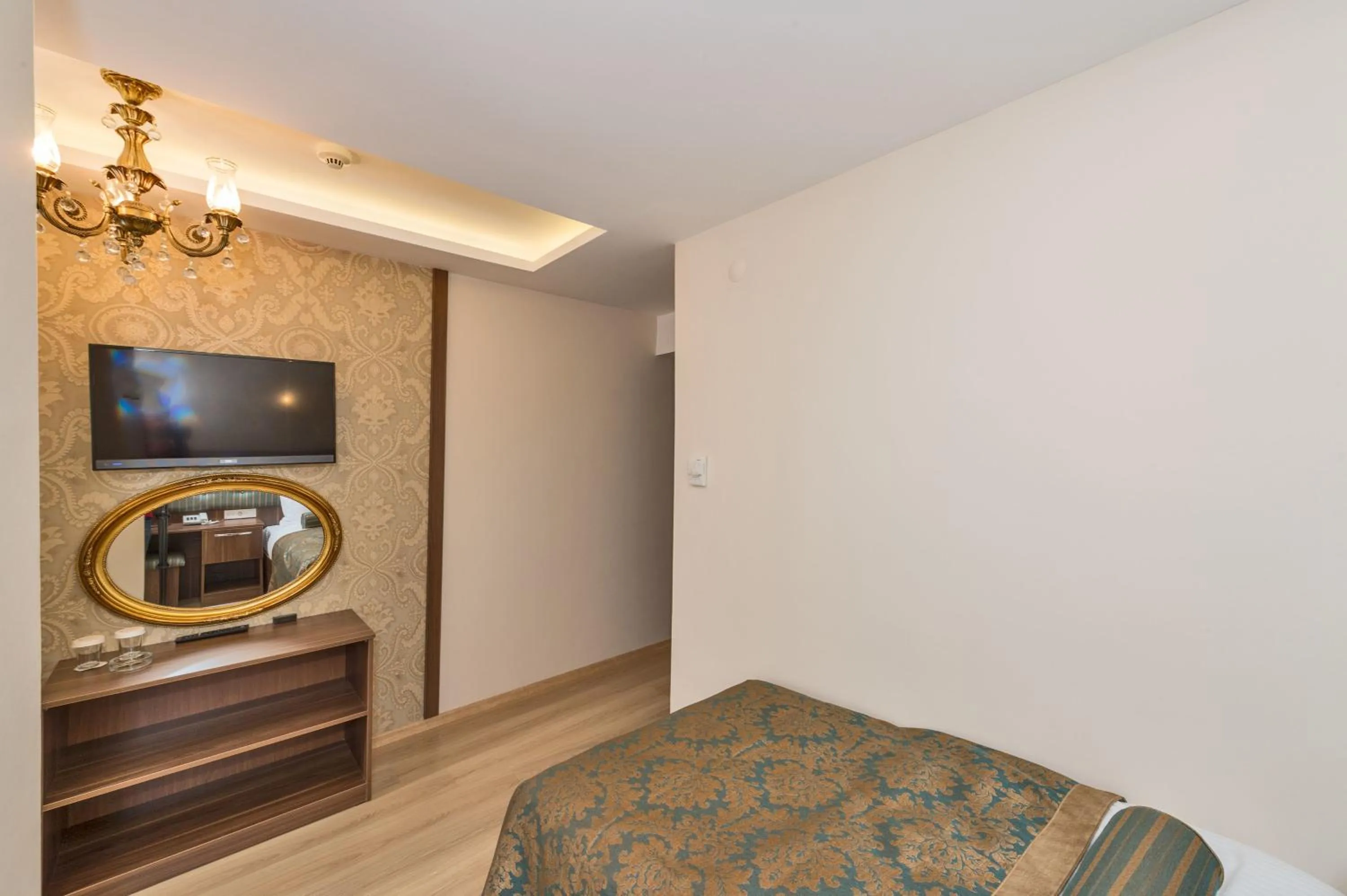 Photo of the whole room, Bed in Marmara Place Old City Hotel