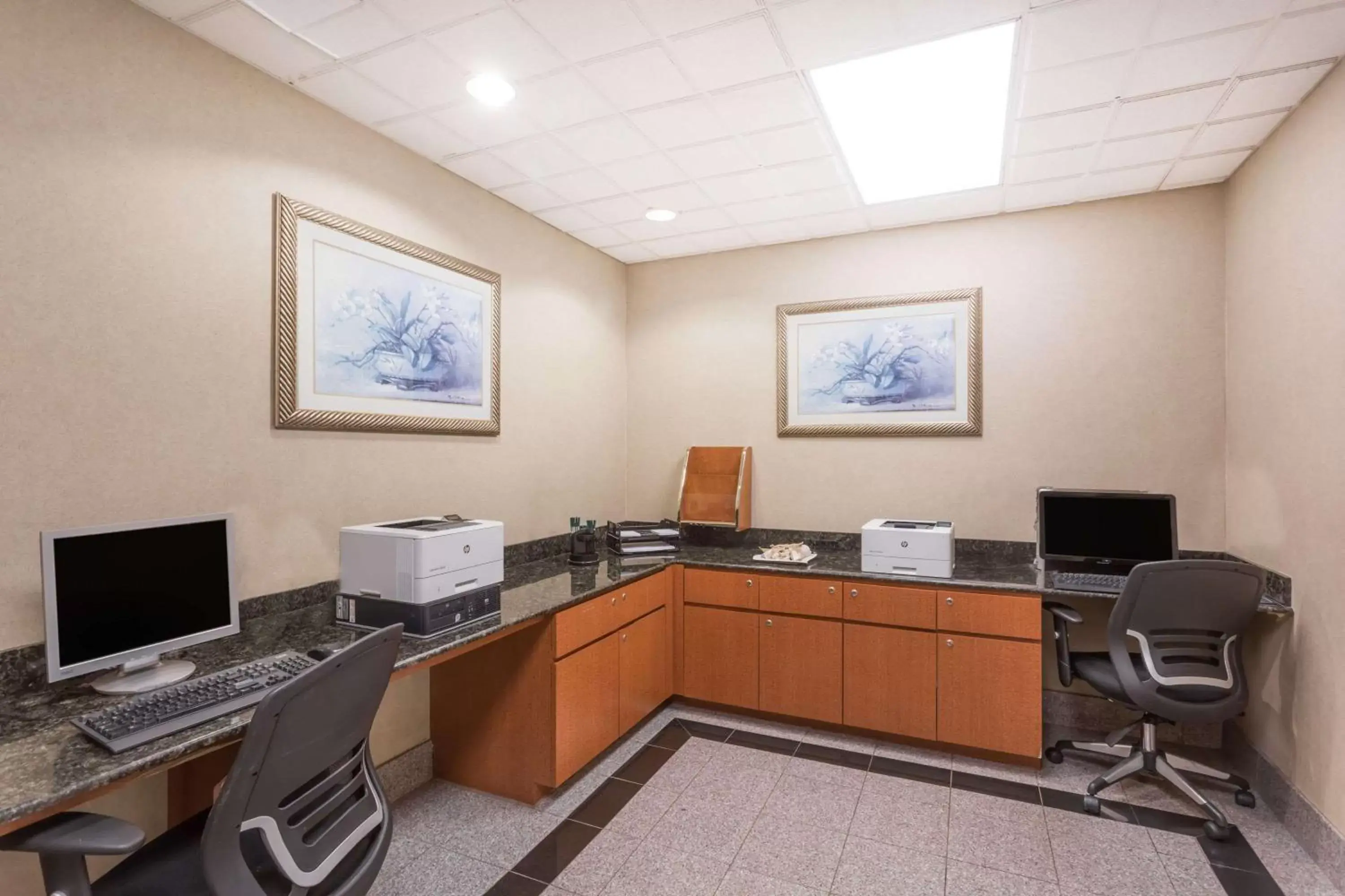 On site, Business Area/Conference Room in Wingate By Wyndham - Orlando International Airport