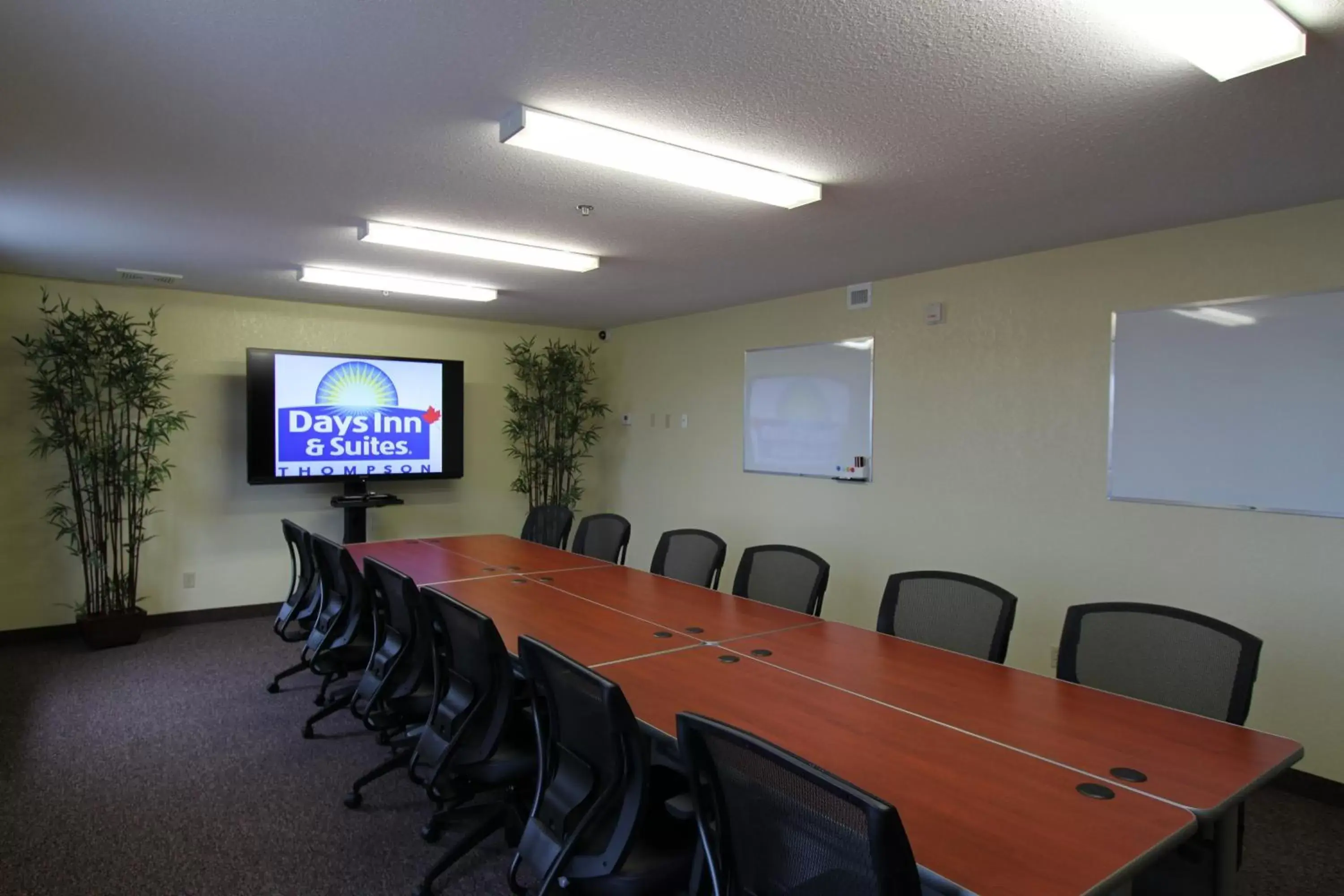 Meeting/conference room in Days Inn & Suites by Wyndham Thompson