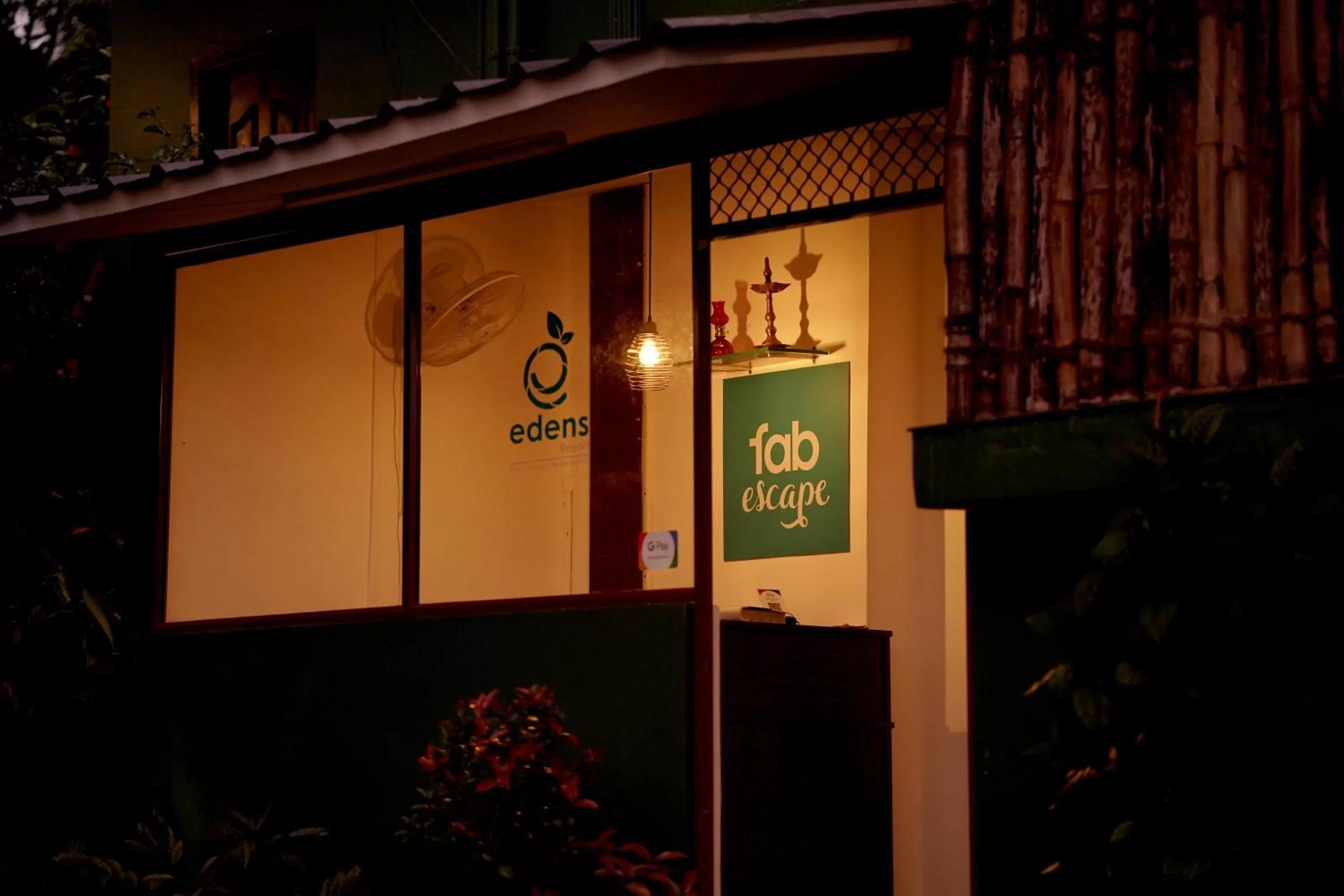 Logo/Certificate/Sign in Edens Munnar