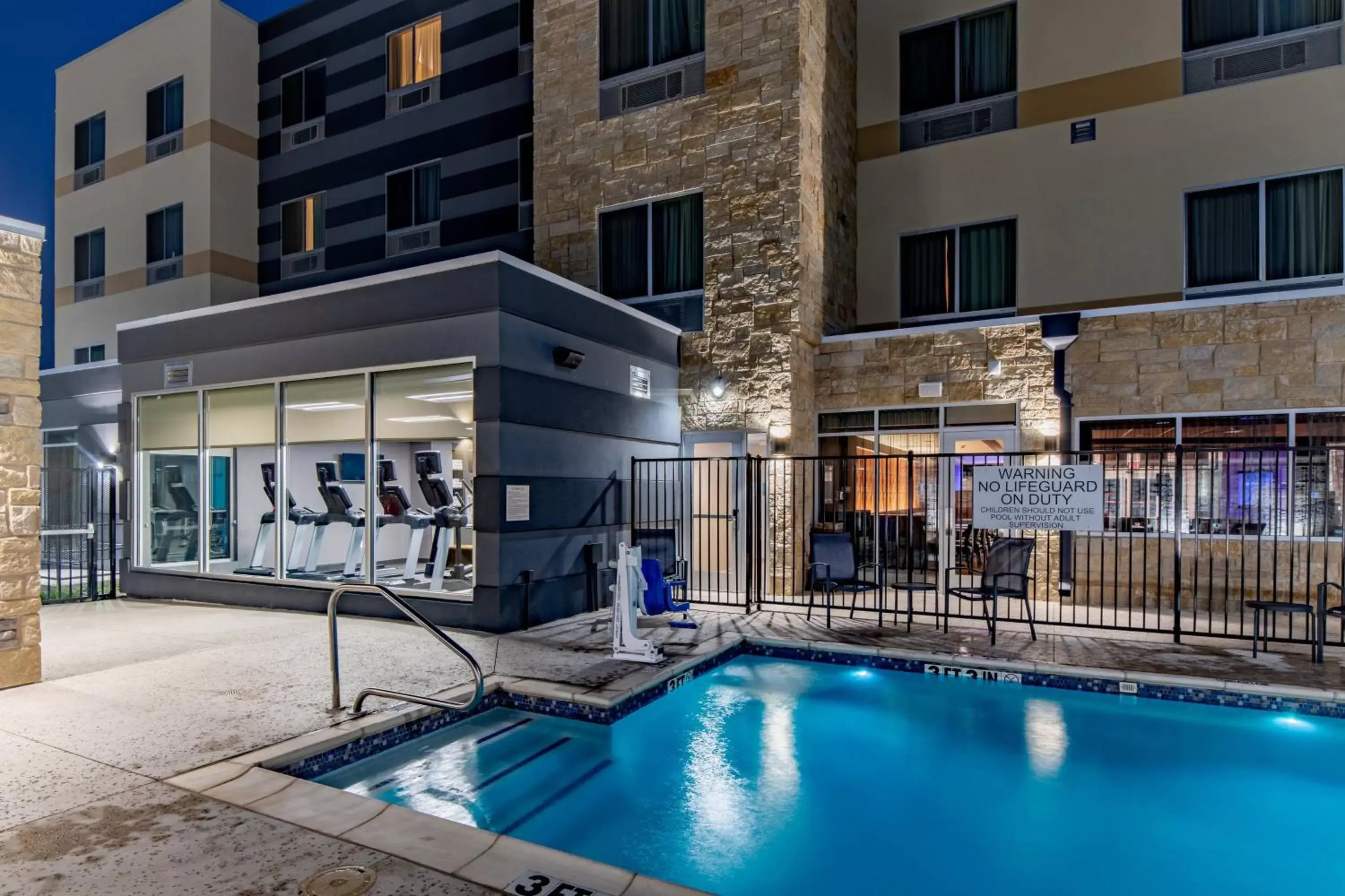 Swimming pool, Property Building in Fairfield Inn & Suites by Marriott Terrell